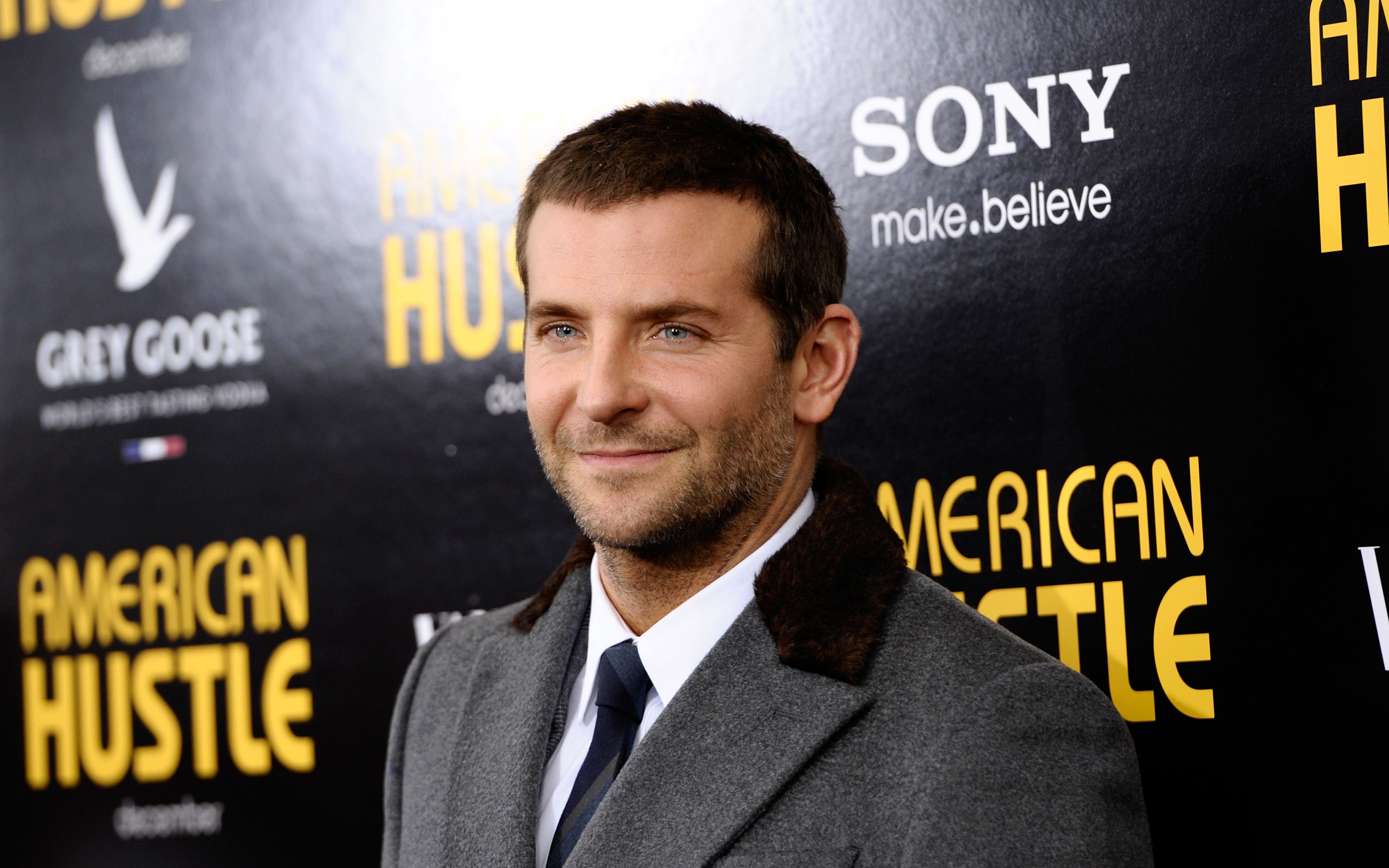 Celebrity Bradley Cooper HD Wallpaper