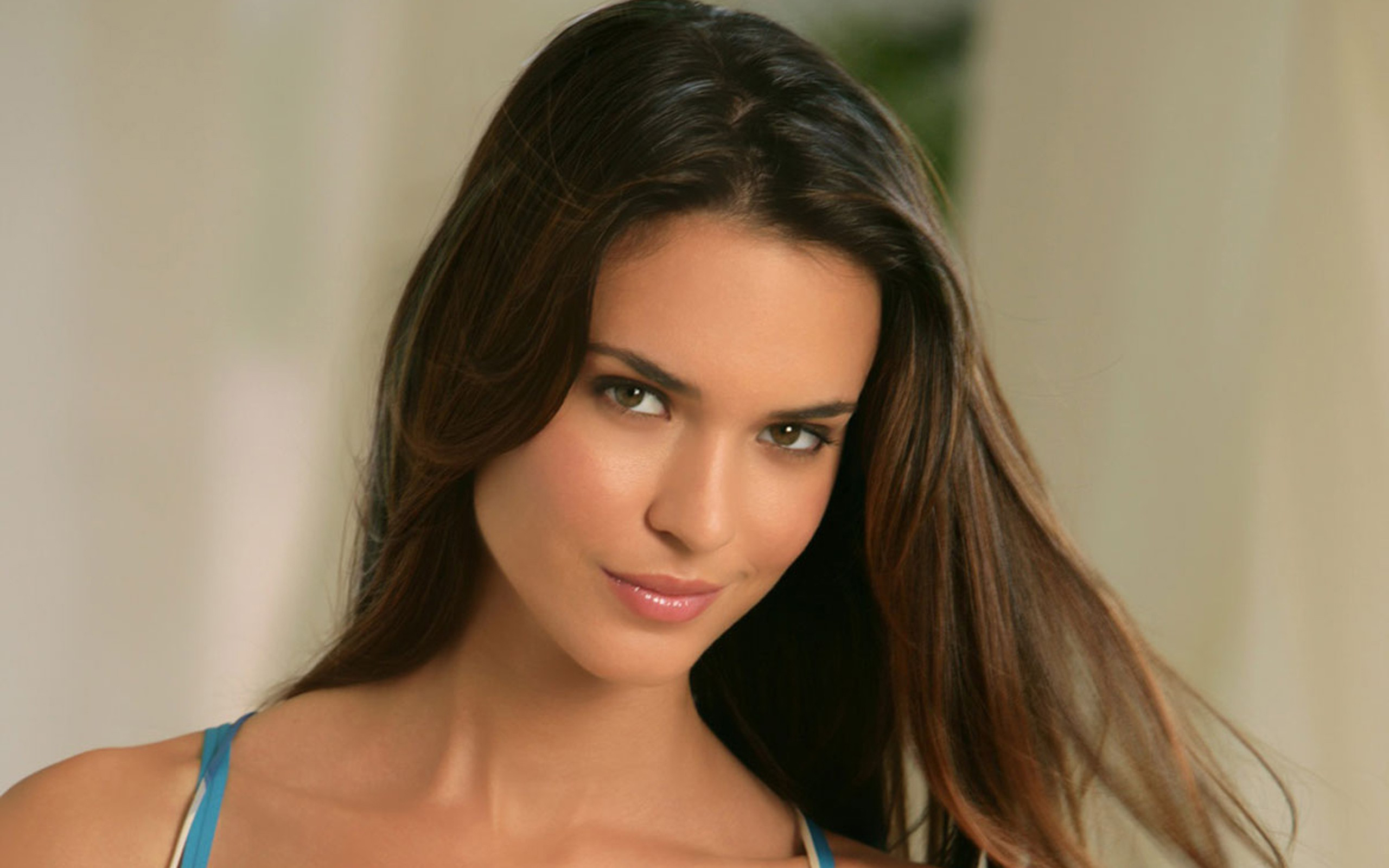 Odette Annable: Stunning HD Wallpaper of a Talented American Actress