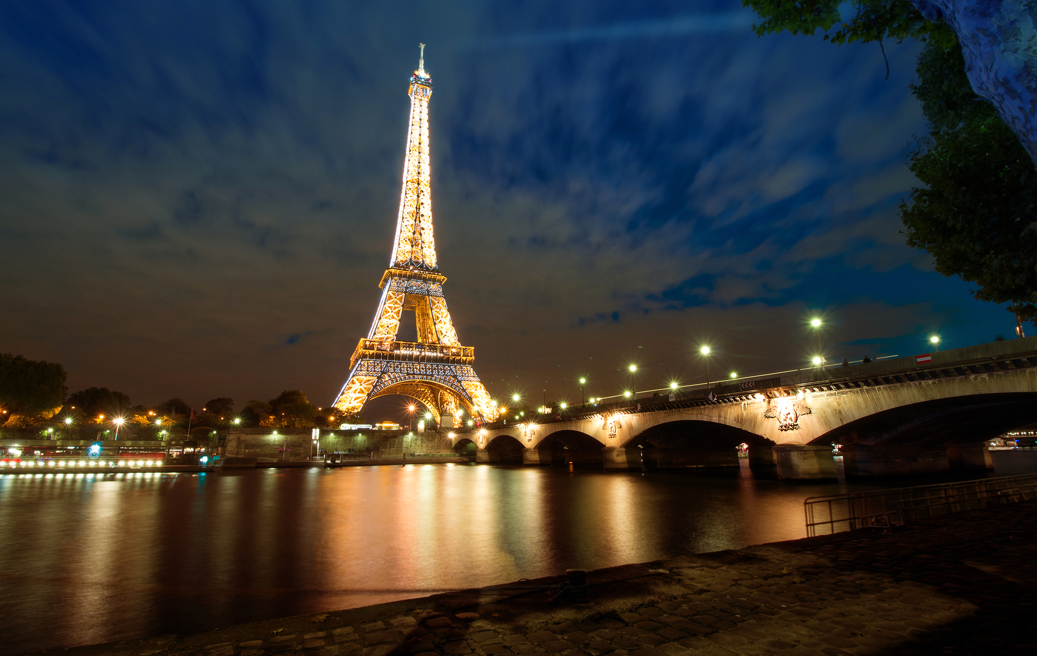Eiffel Tower HD Wallpaper Background Image 2048x1296 ID771021