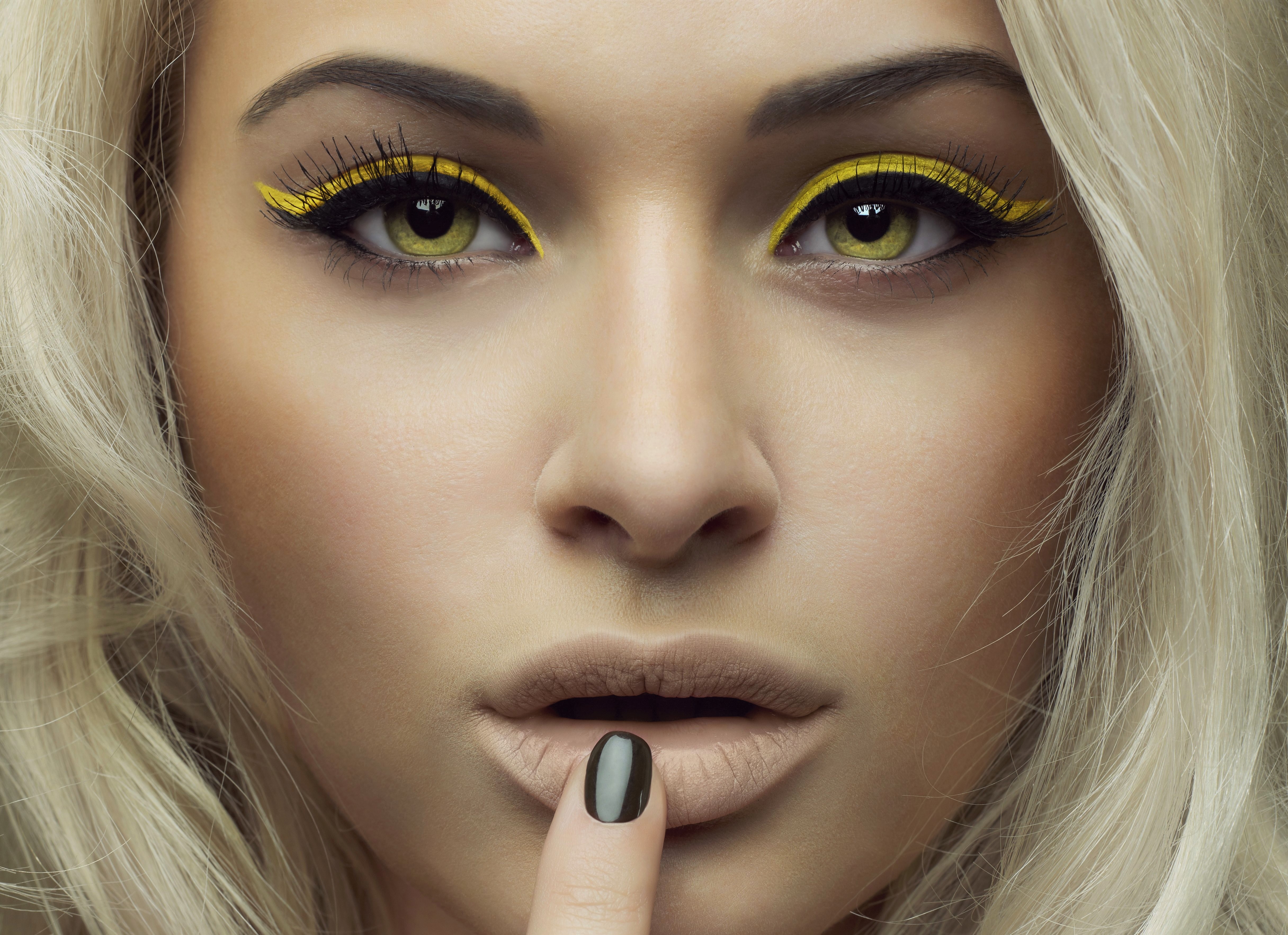 Download Yellow Eyes Eyeliner Blonde Woman Face 4k Ultra HD Wallpaper