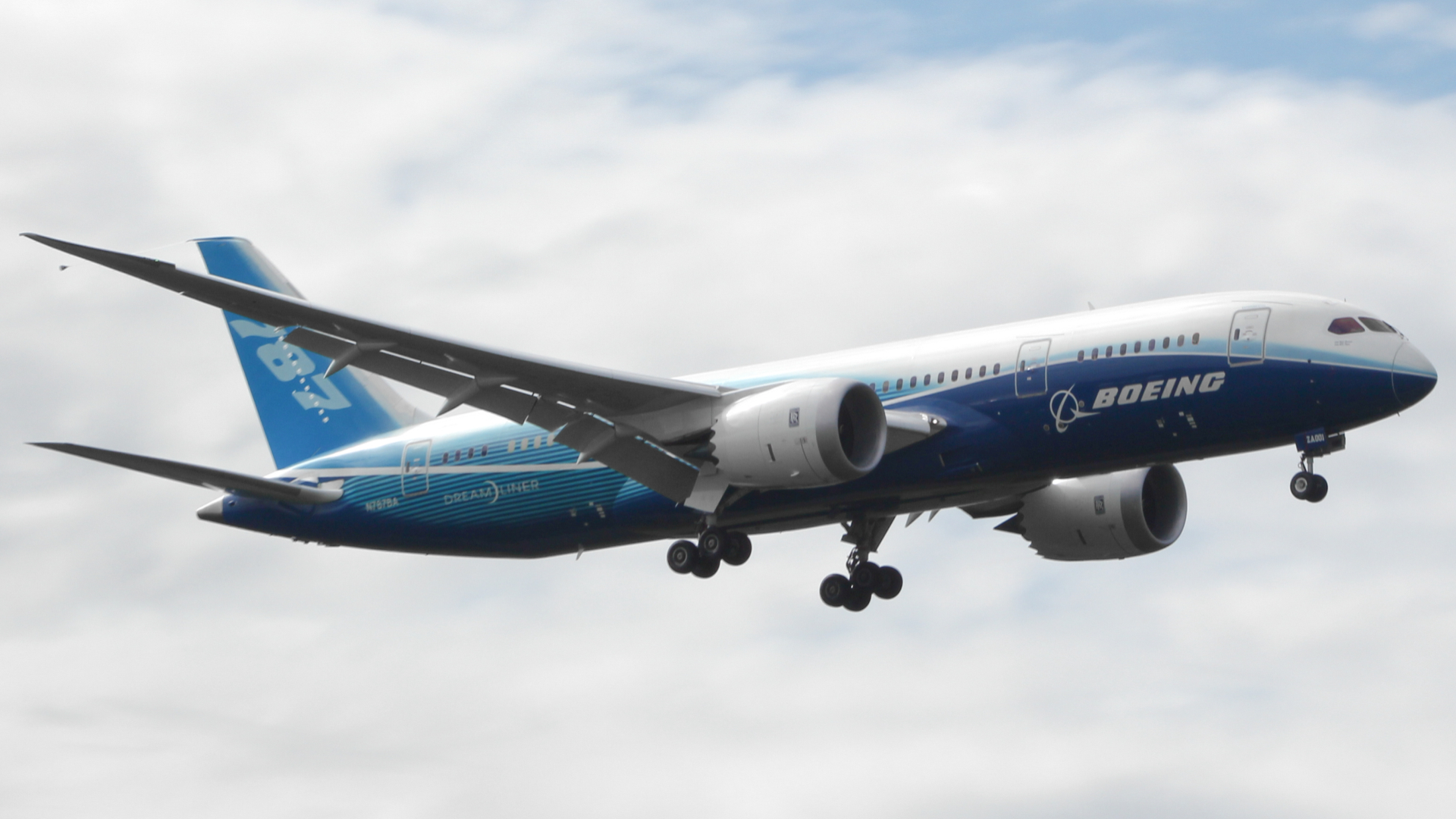 Boeing 787 Dreamliner Full HD Wallpaper and Background Image