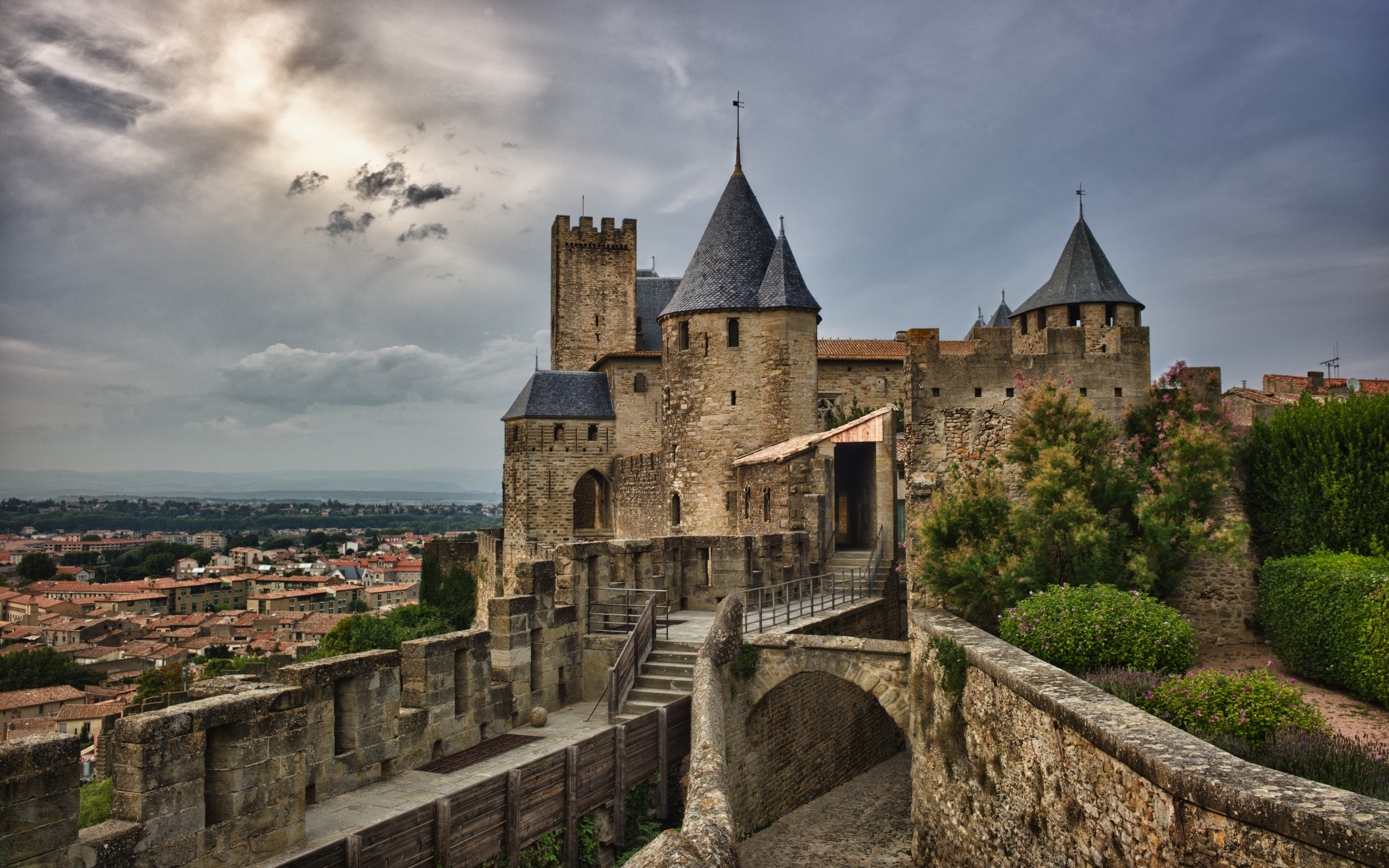 10 Amazing Places You Have To Visit In The South Of France Hand