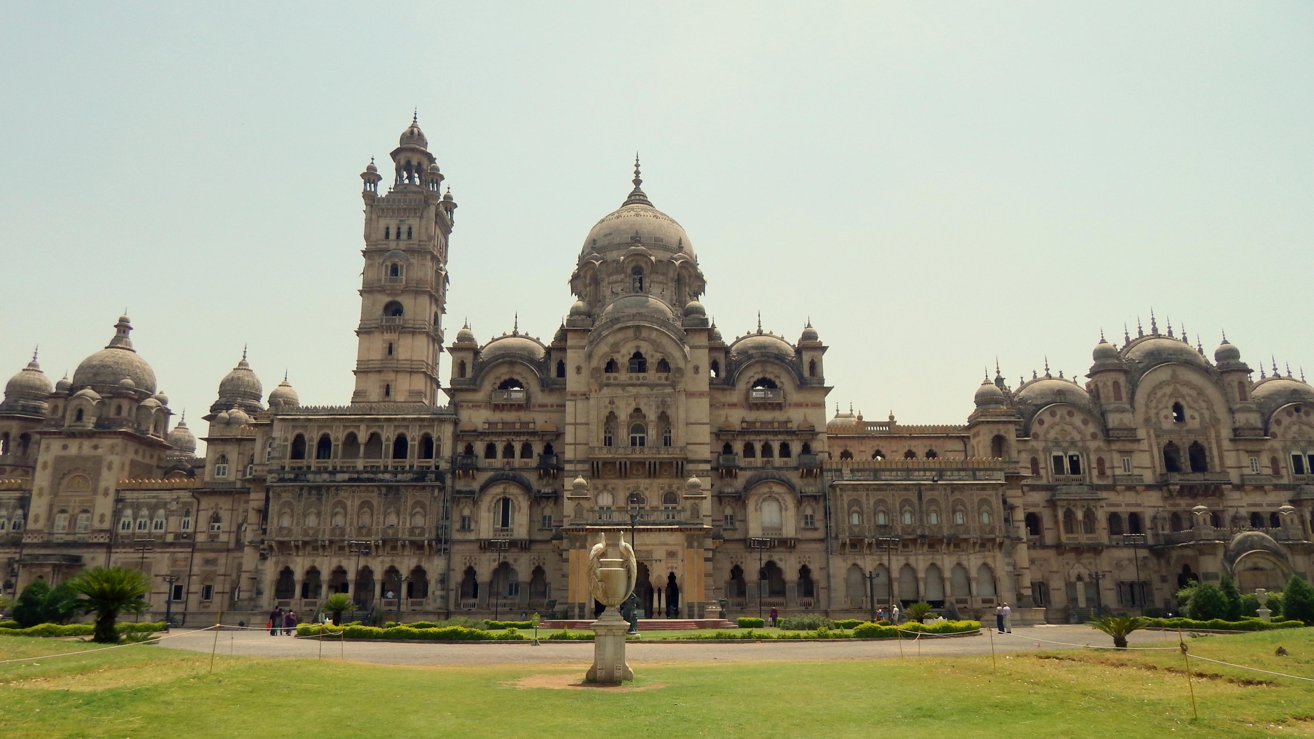 Laxmi Vilas Palace, Vadodara Full HD Wallpaper and Background Image 2560x1440 ID562136