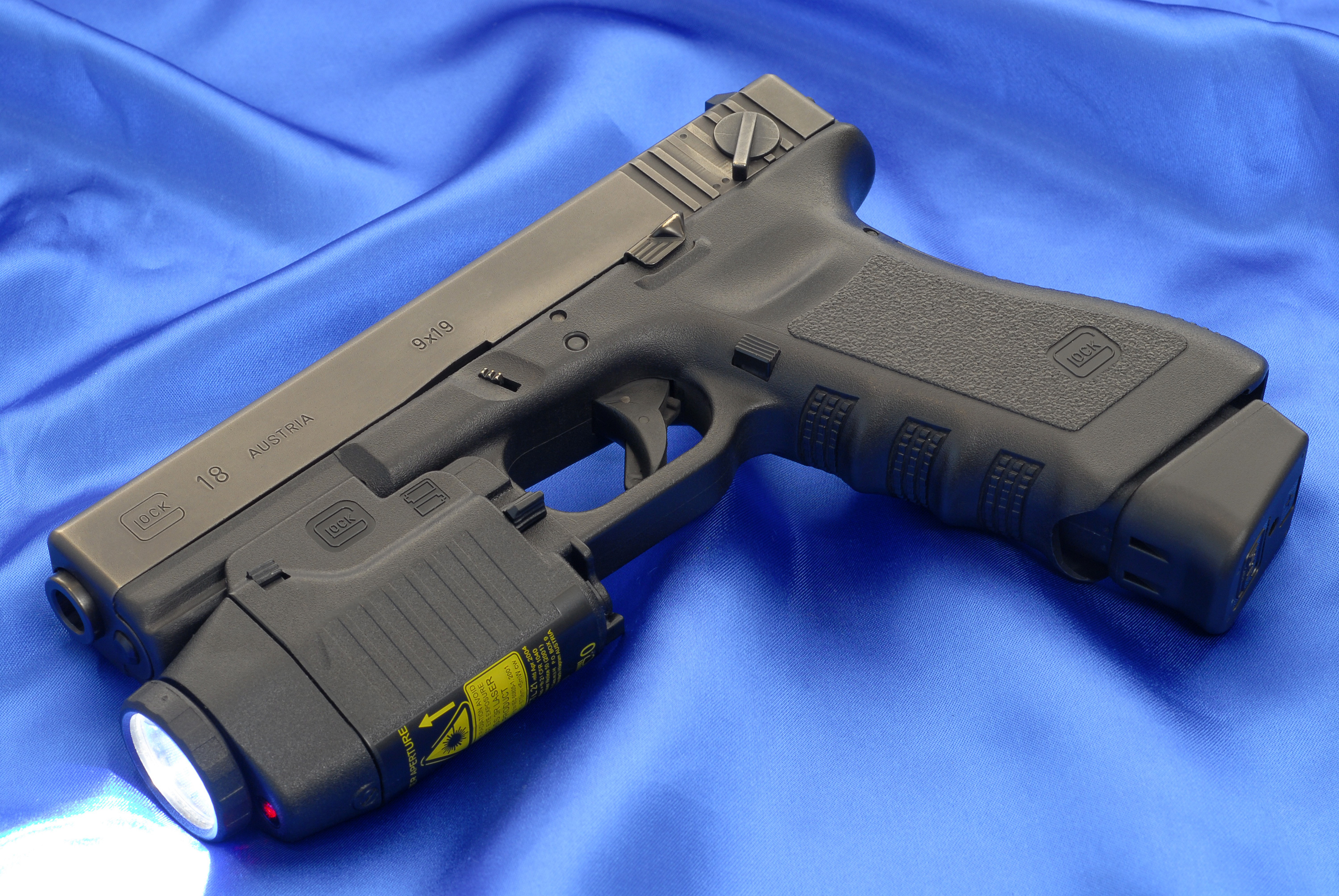 1 glock 18 Pistol HD Wallpapers Background Images