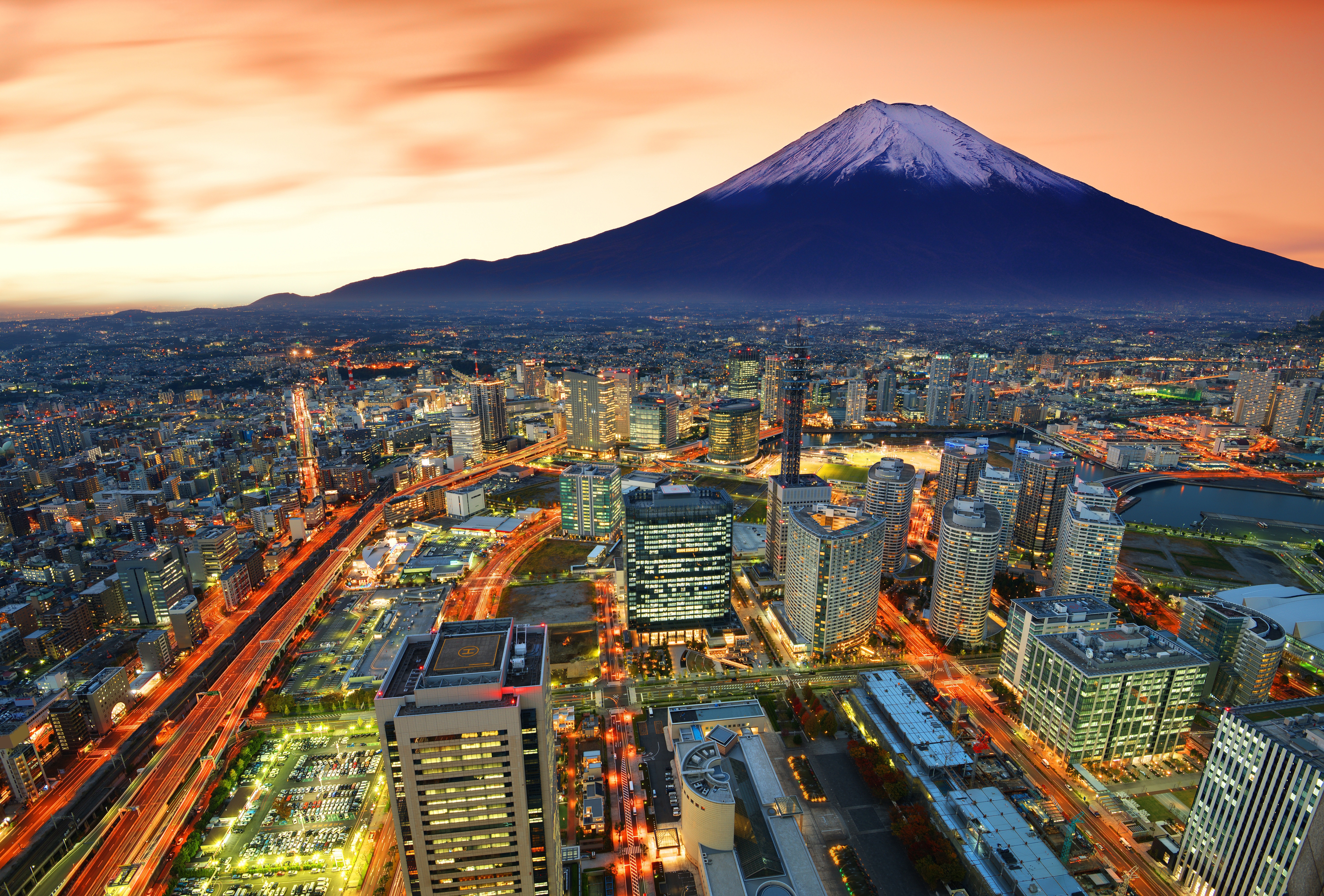 Yokohama Cityscape with Mt. Fuji 4K Ultra HD Wallpaper