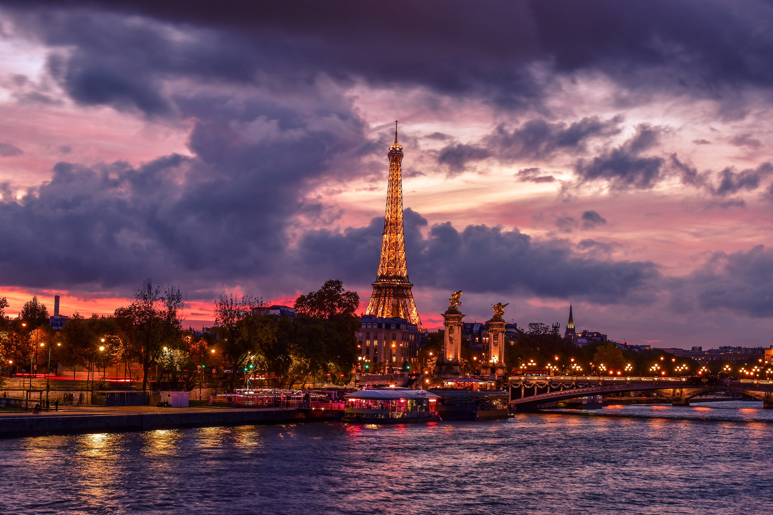 Eiffel Tower HD Wallpaper Background Image 2560x1706 ID884377 Wallpaper Abyss