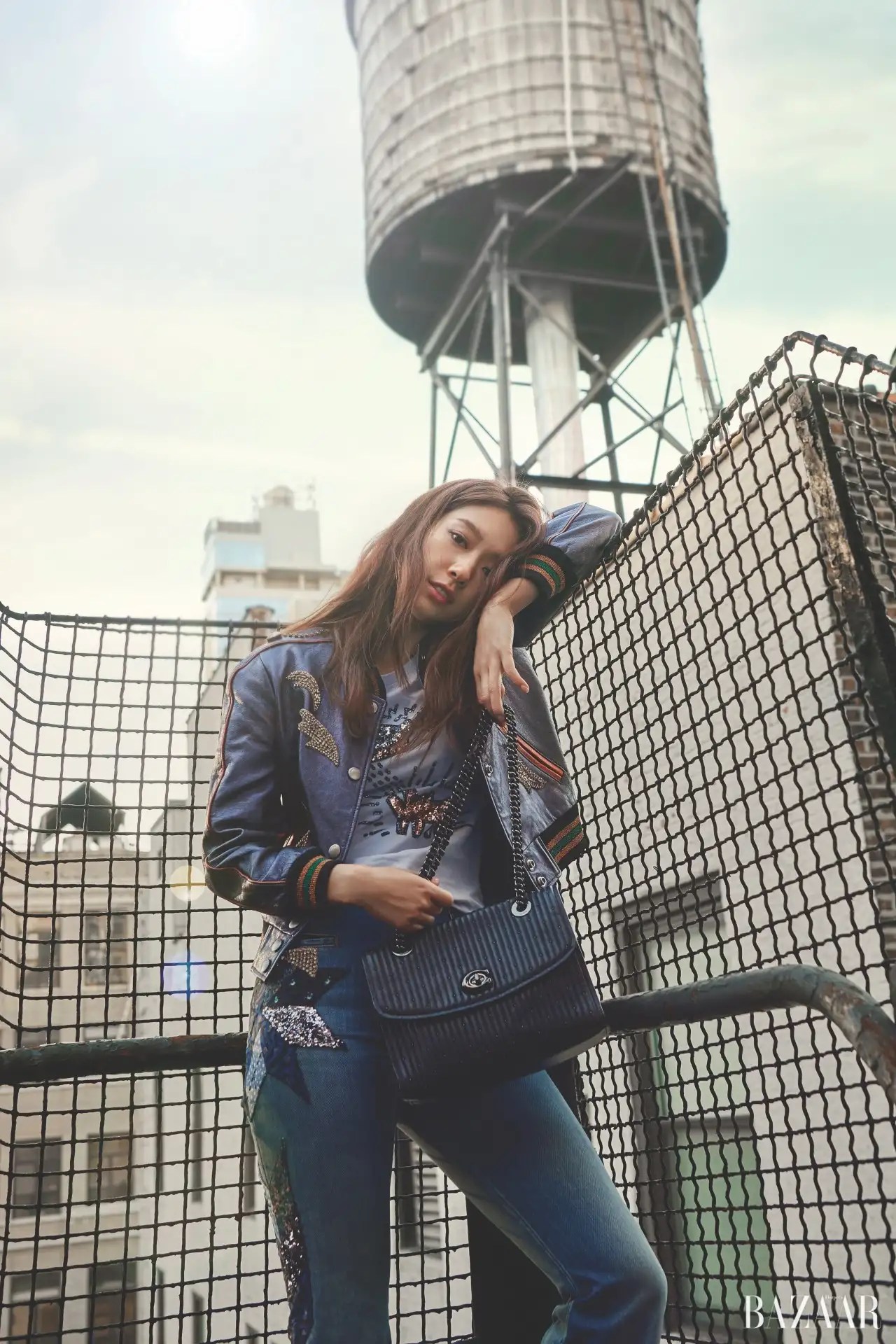 Park Shin Hye Travels To New York For April 2018 Harper’s