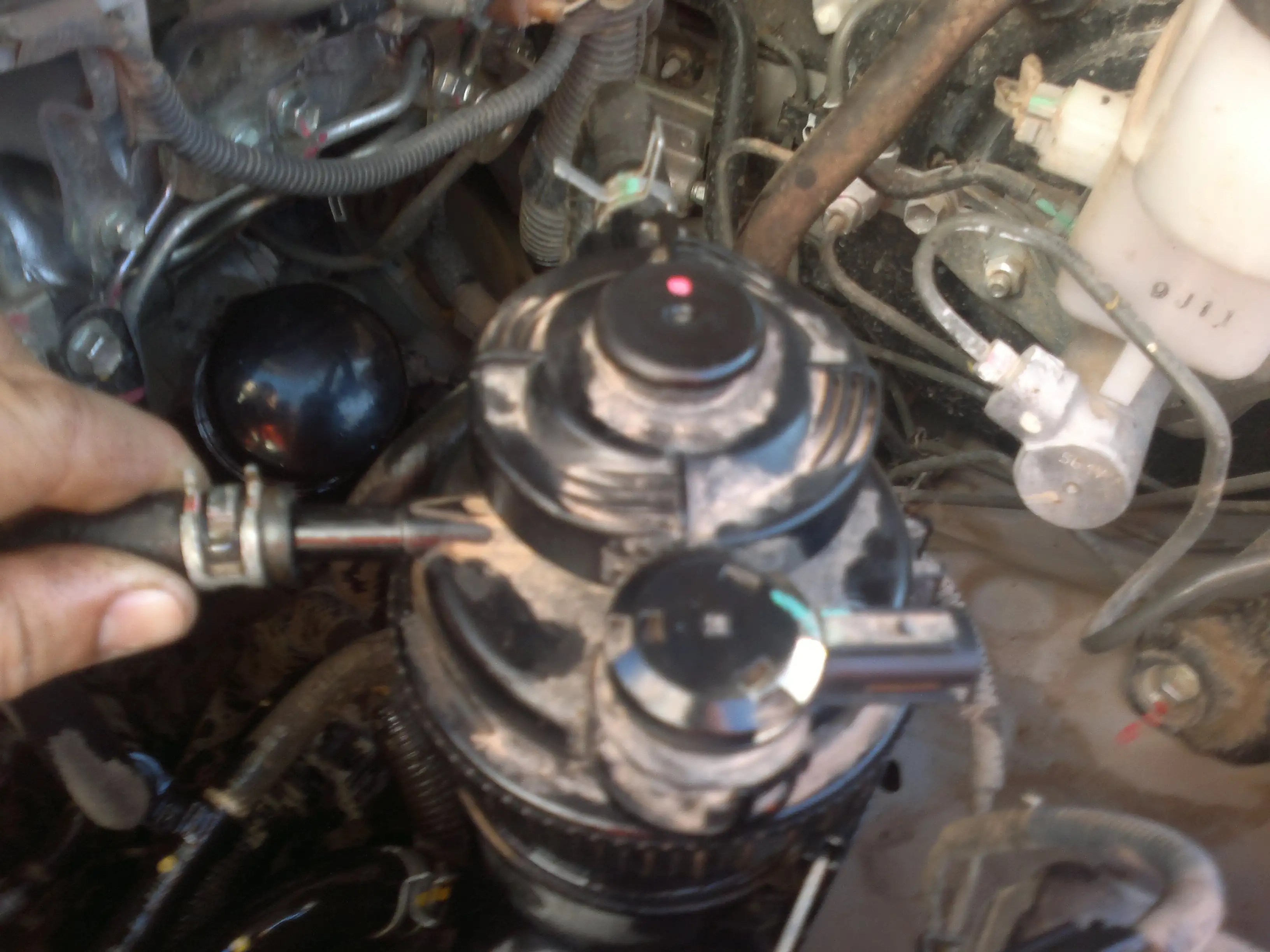 como cambiar filtro de combustible Hilux 2.5L y 3.0L D4D, FOTOS!