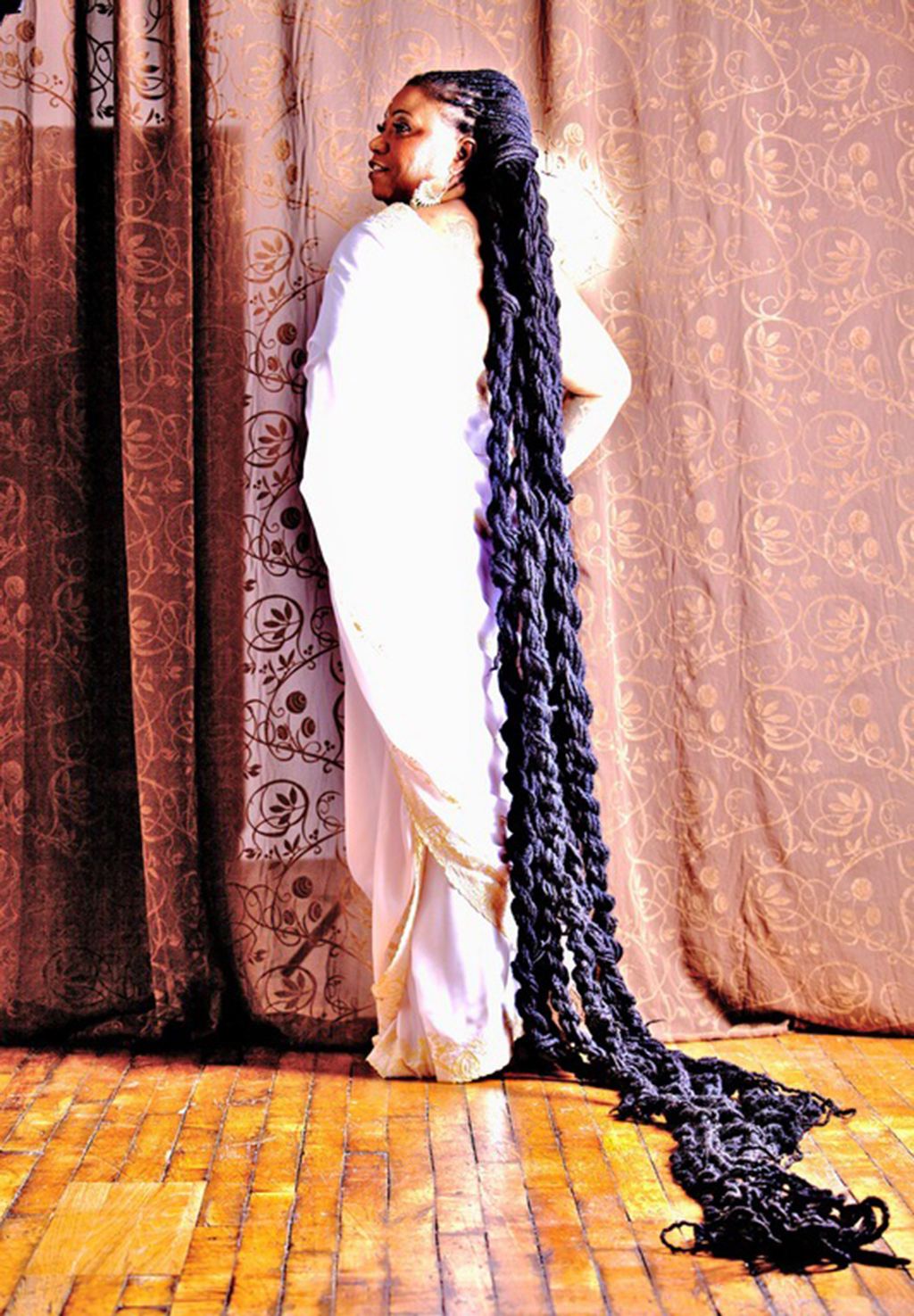 اطول شعر بالعالم , امراة امريكية ذات الشعر الغزير صوري