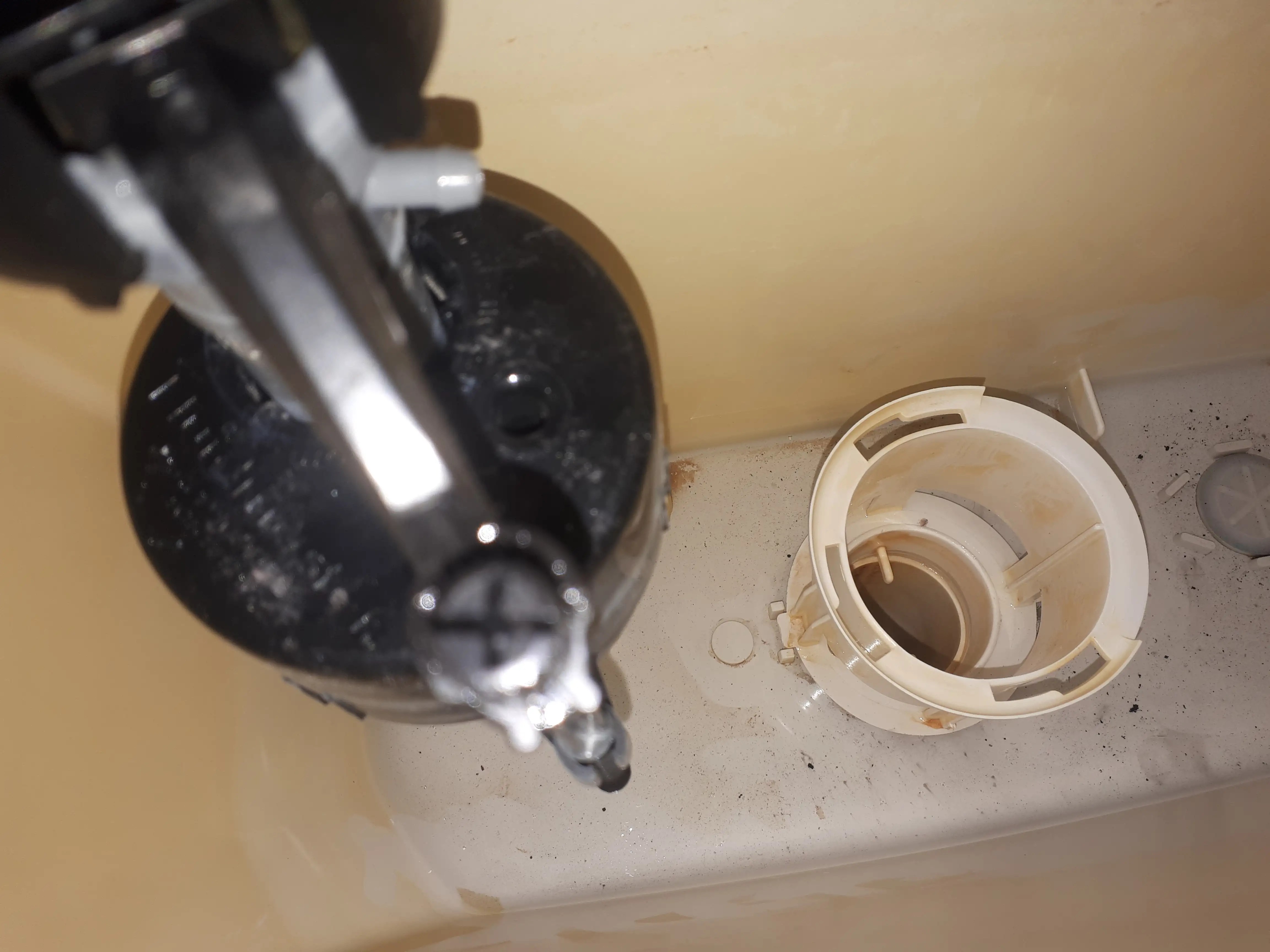 How to replace seating washer on HBP cistern Home