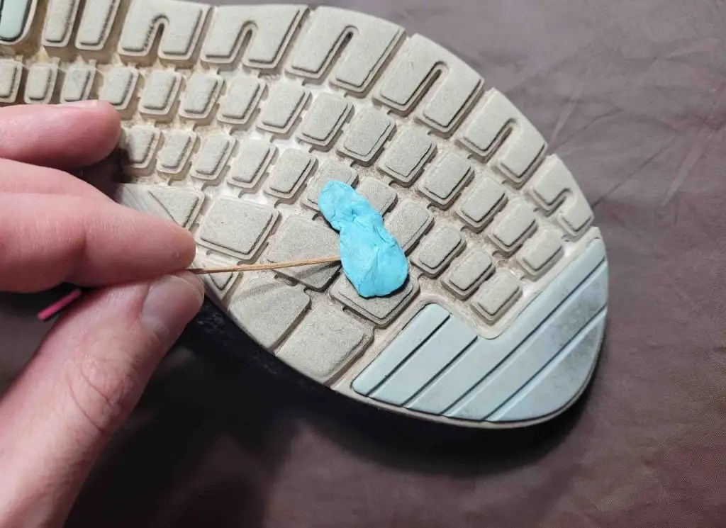 How To Remove Chewing Gum From Bottom Of Shoe