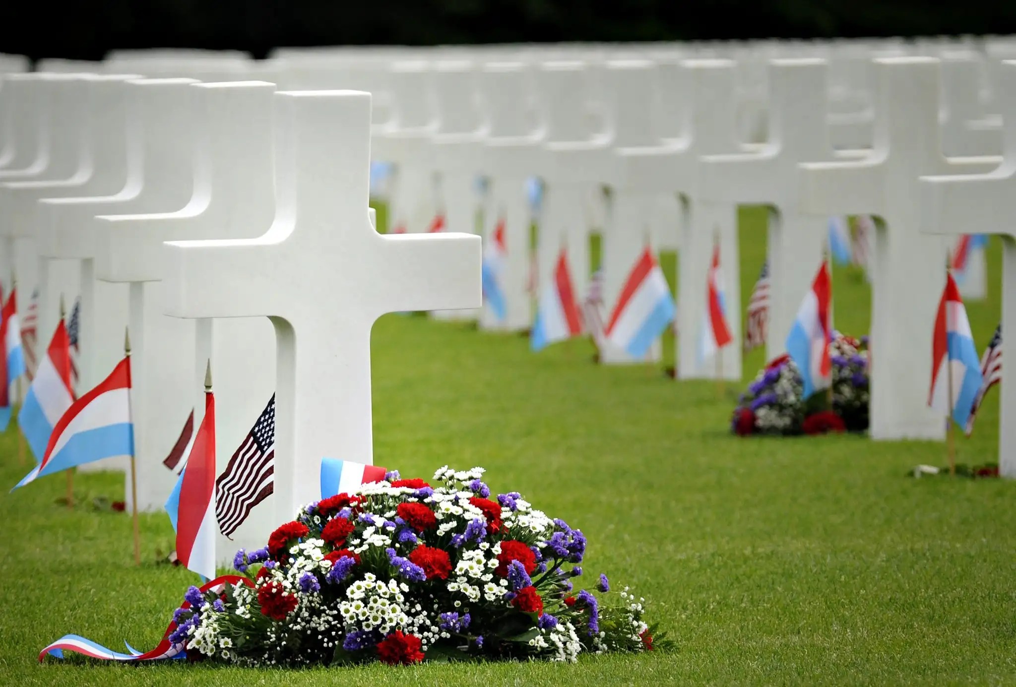 lowe's memorial day hours 2023