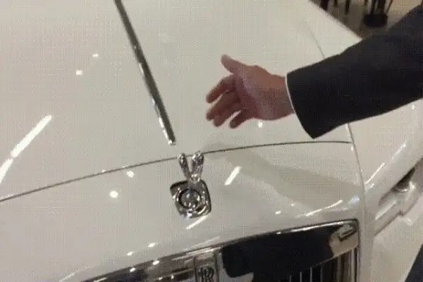 See Why The Rollsroyces "Spirit Of Ecstasy" Ornament Can Never