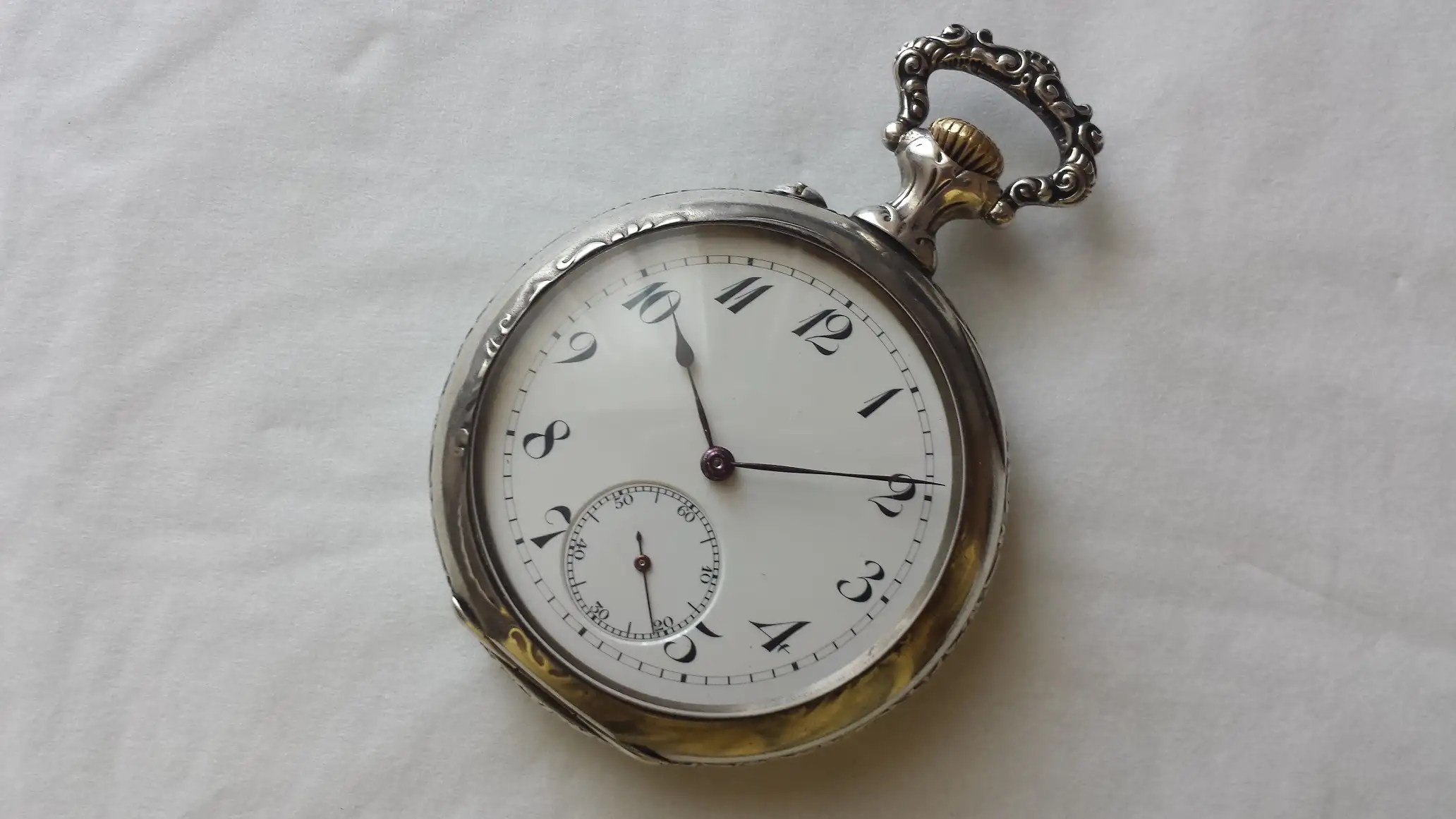 How to determine age and who to attribute this pocket watch to