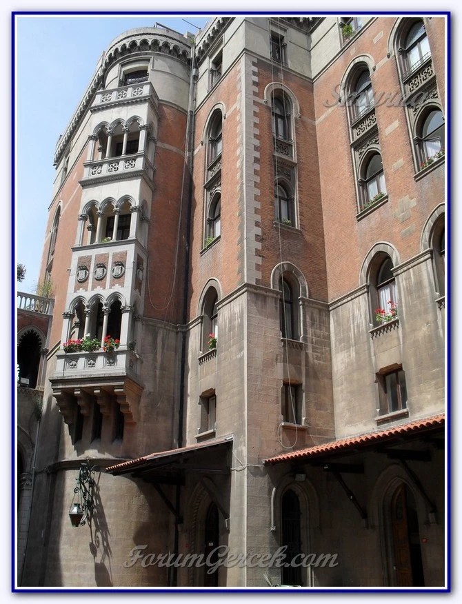 St. Antoine Katolik Kilisesi Taksim Forum Gerçek