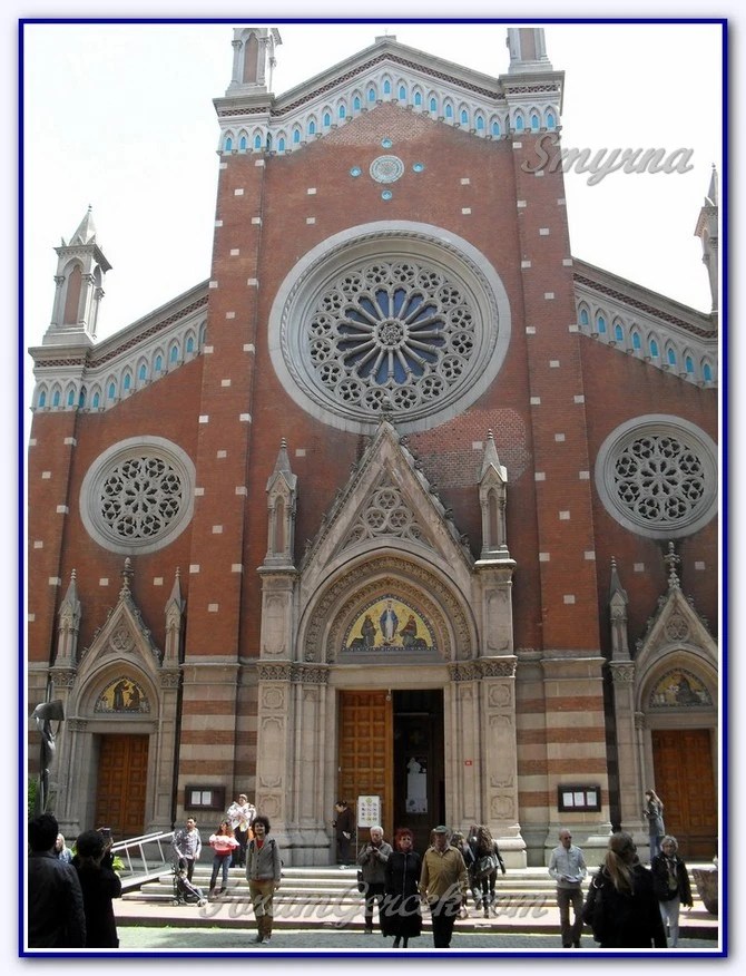 St. Antoine Katolik Kilisesi Taksim Forum Gerçek