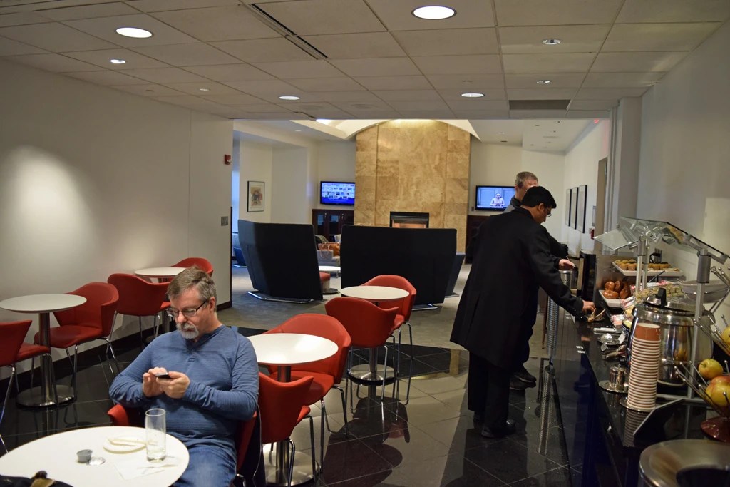 Delta First Class + Sky Club MKEATLFLL (pics)