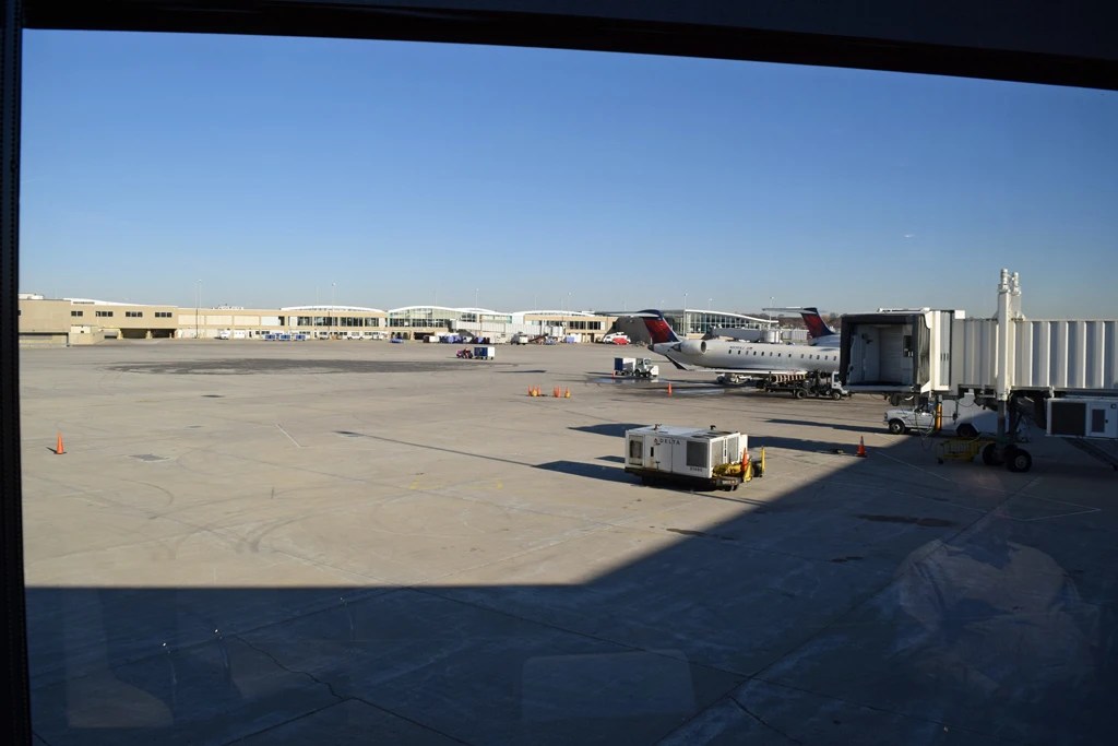 Delta First Class + Sky Club MKEATLFLL (pics)