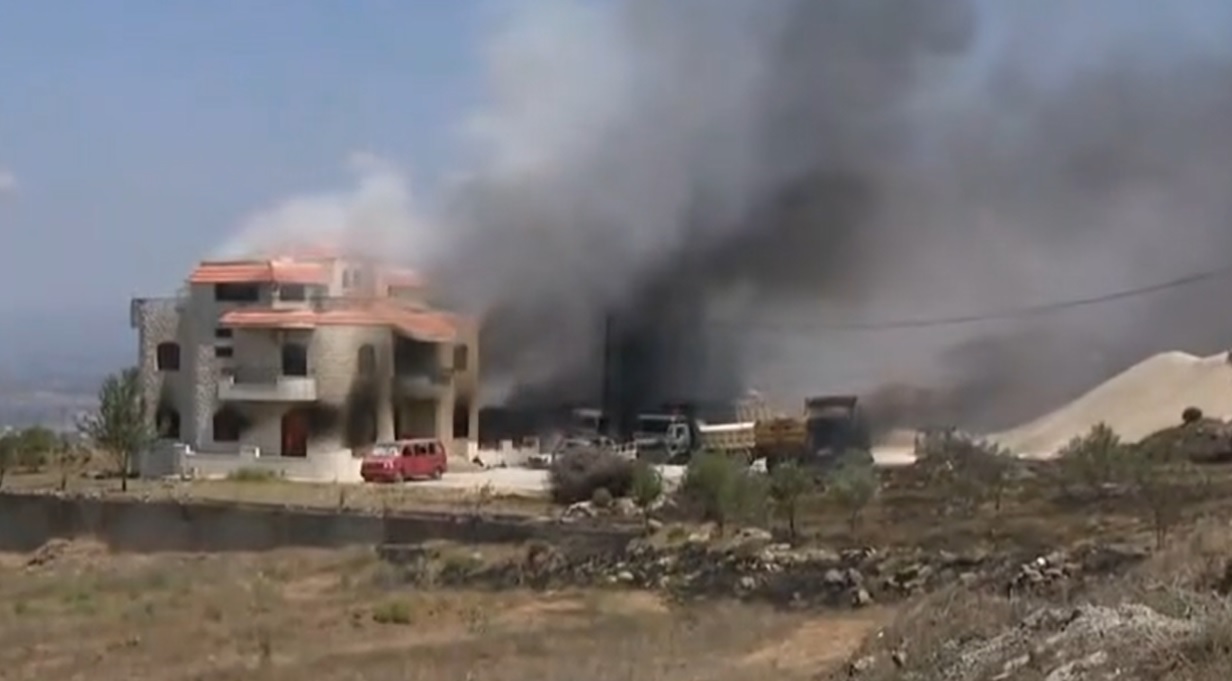 IMLebanon انفجار التليل… إحراق منزل صاحب الأرض (صور)