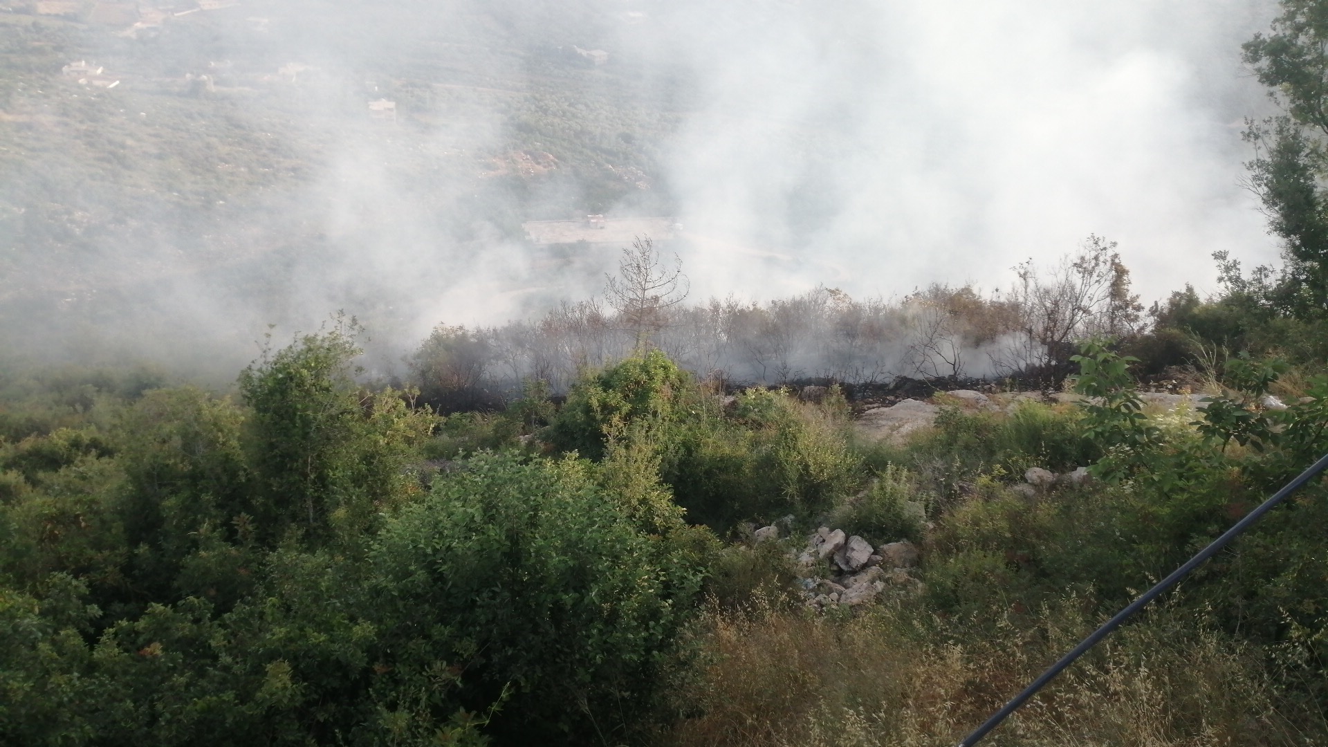 IMLebanon بالصور السيطرة على حريق كبير في بزال العكارية