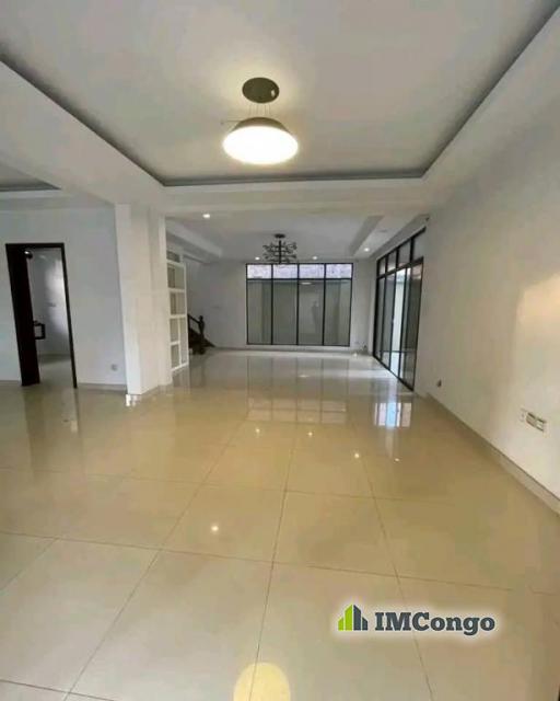 House / villa FOR SALE Kinshasa Ngaliema House Neighborhood Mbinza