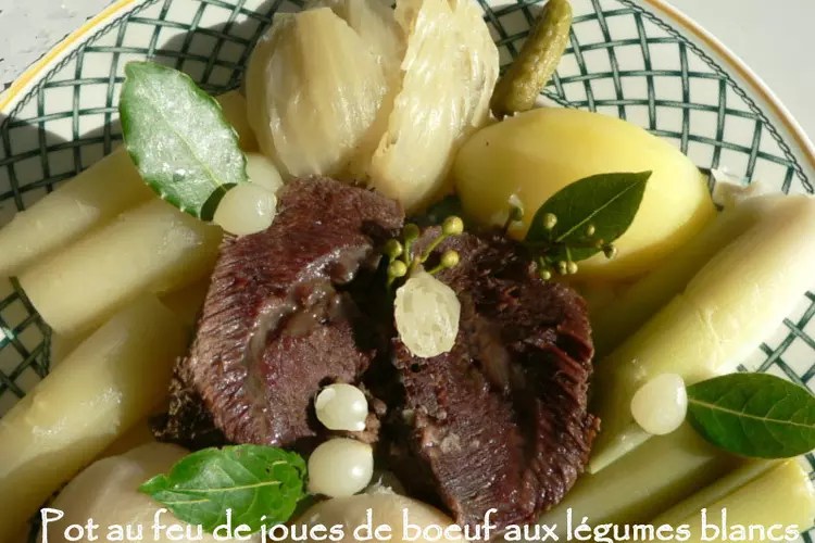 Recette de Pot au feu de joues de boeuf aux légumes blancs