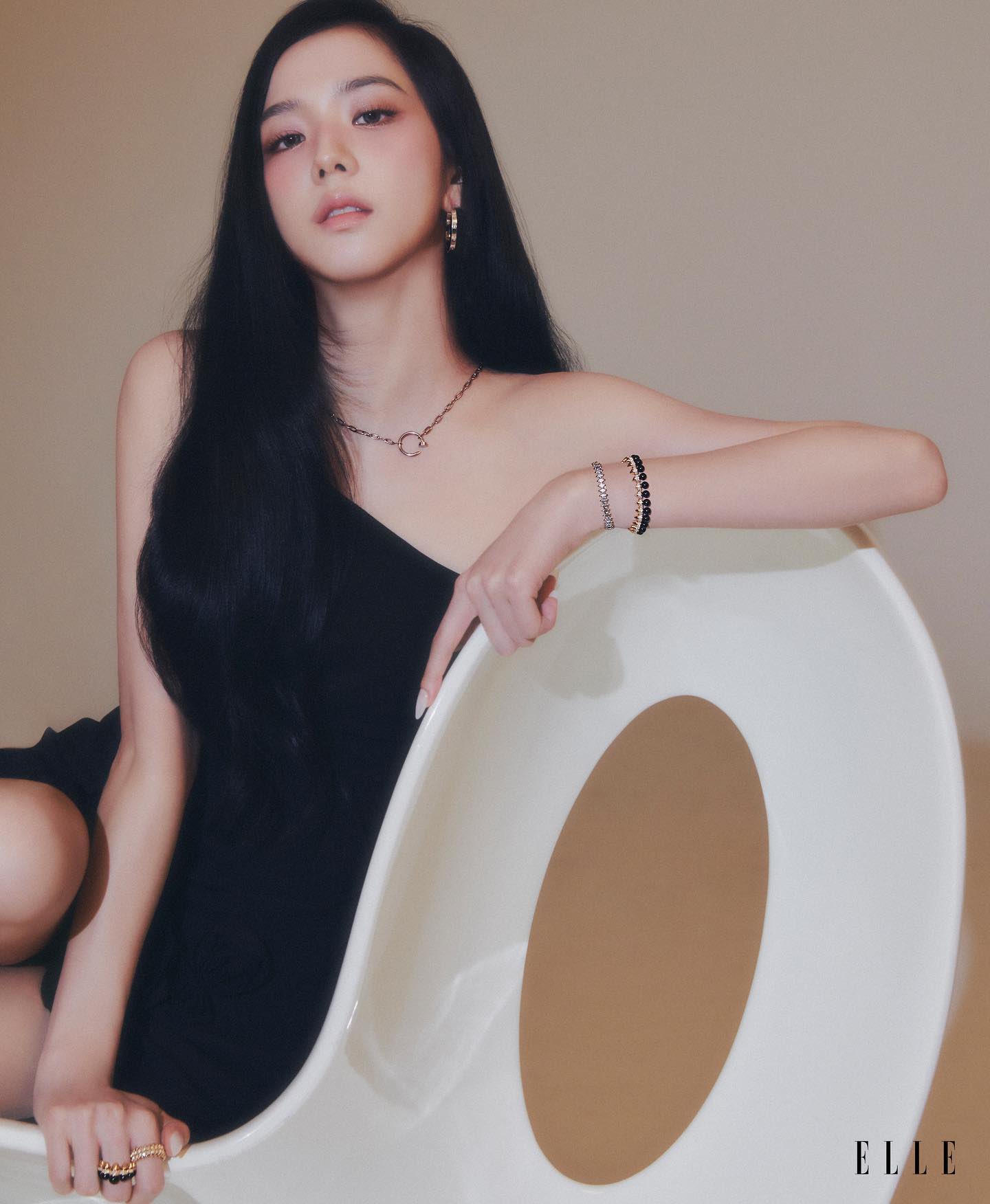 더쿠 블랙핑크 지수 엘르 싱가폴 11월호 새로 올라온 화보 몇 장