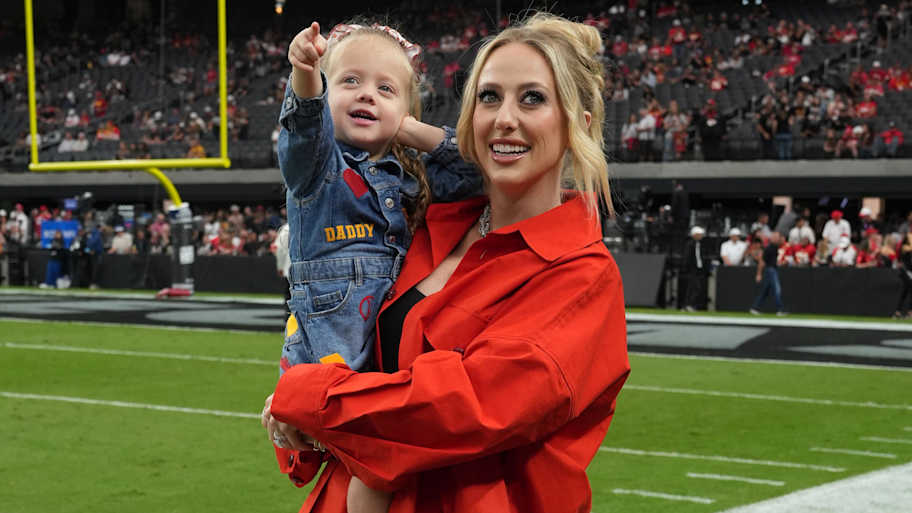 Brittany Mahomes gives daughter Sterling perfect 10 adorably dressing