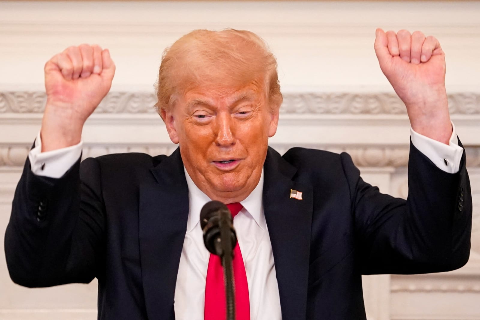 'Imminent danger' Experts sound alarm over Trump’s Insurrection Act threat(04)