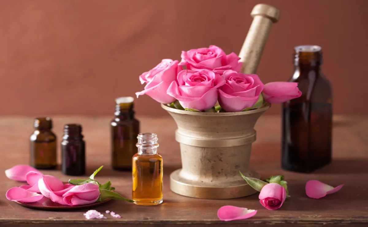 فوائد زيت الورد للمنطقه الحساسه 3a2ilati