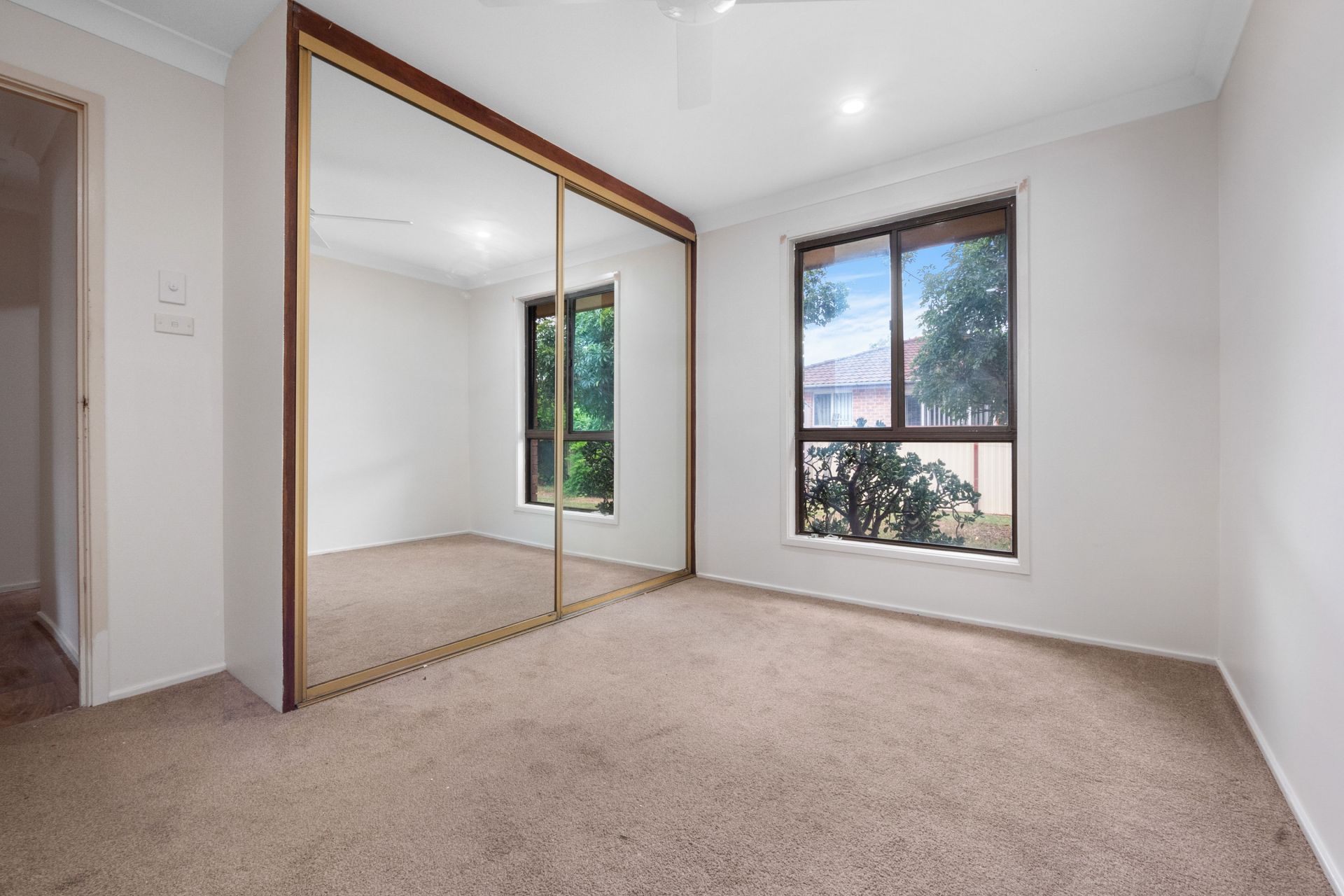 Real Estate For Lease 10 Crossley Avenue Mcgraths Hill , NSW