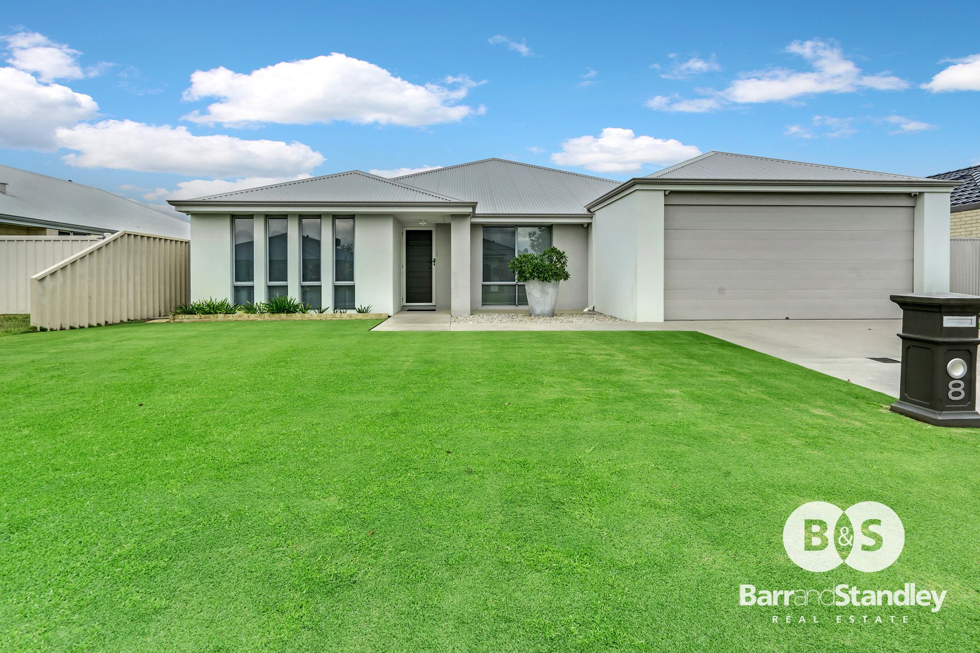 8 Broughton Way, MILLBRIDGE Barr and Standley Real Estate