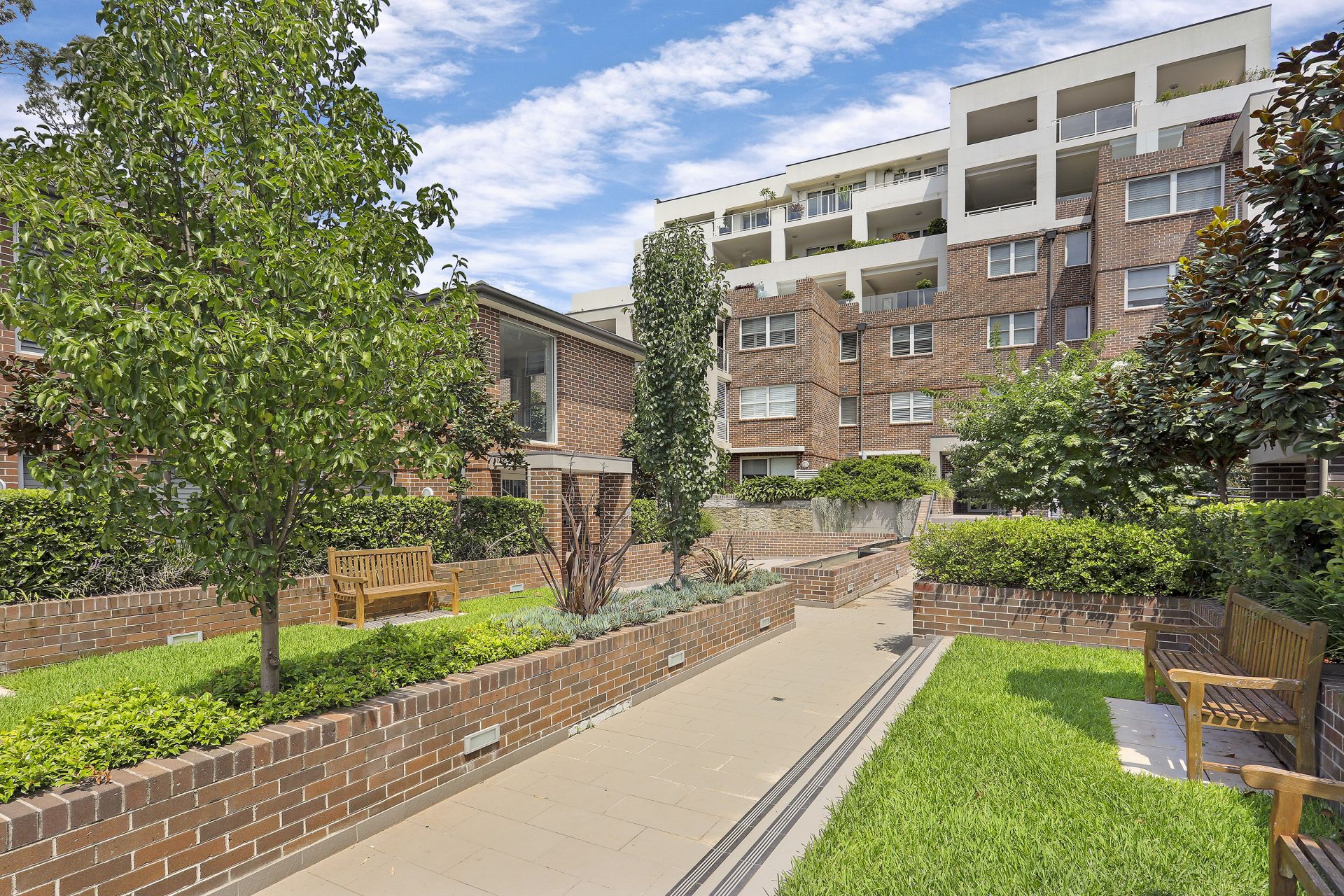 Real Estate For Lease Level 1/30/1113 Garthowen Crescent Castle