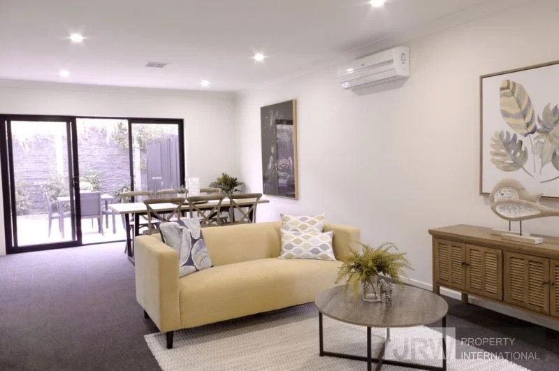 82 Amadeo Way, CHIRNSIDE PARK JRW Property International