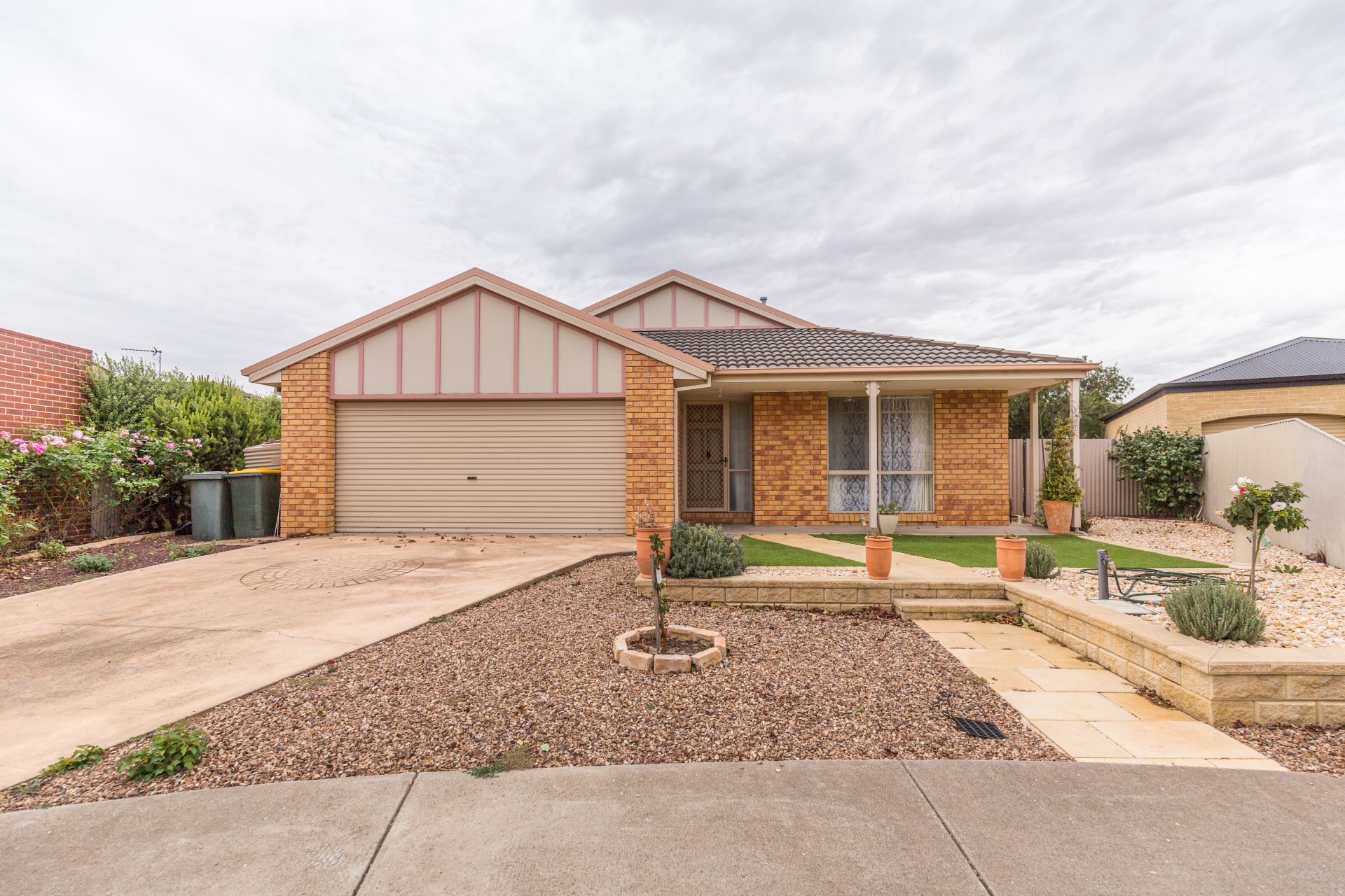 2 Royal Court, Horsham Wes Davidson Real Estate