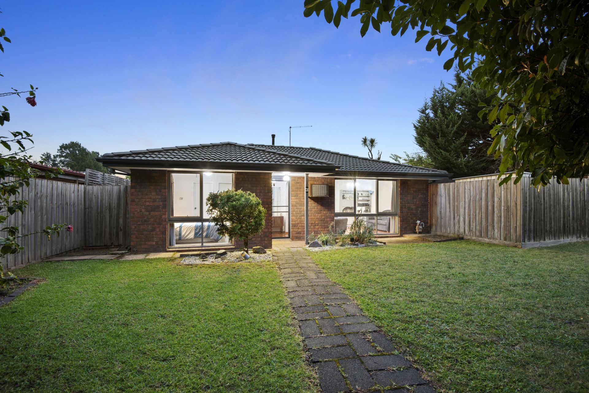 3 Girvan Circuit, Endeavour Hills OBrien Real Estate