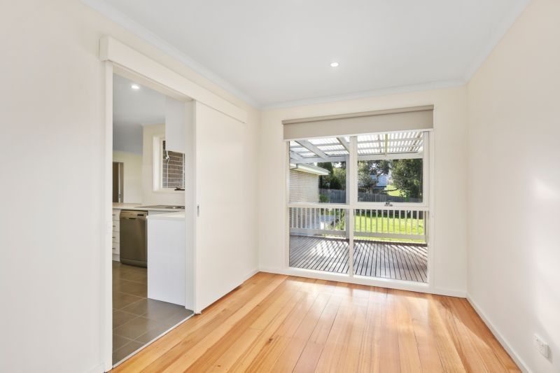 21 Frances Avenue, YARRA GLEN Noble Knight