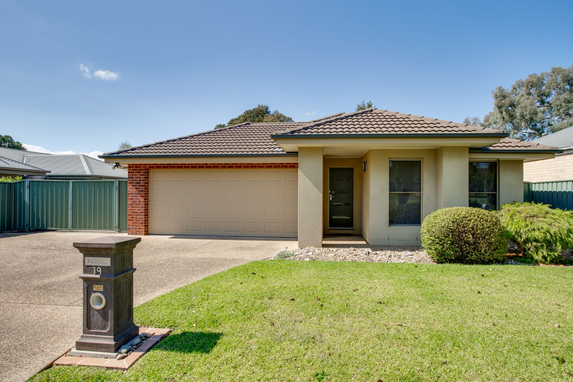 19 Champions Drive, Glenroy Gilson Yonson Real Estate