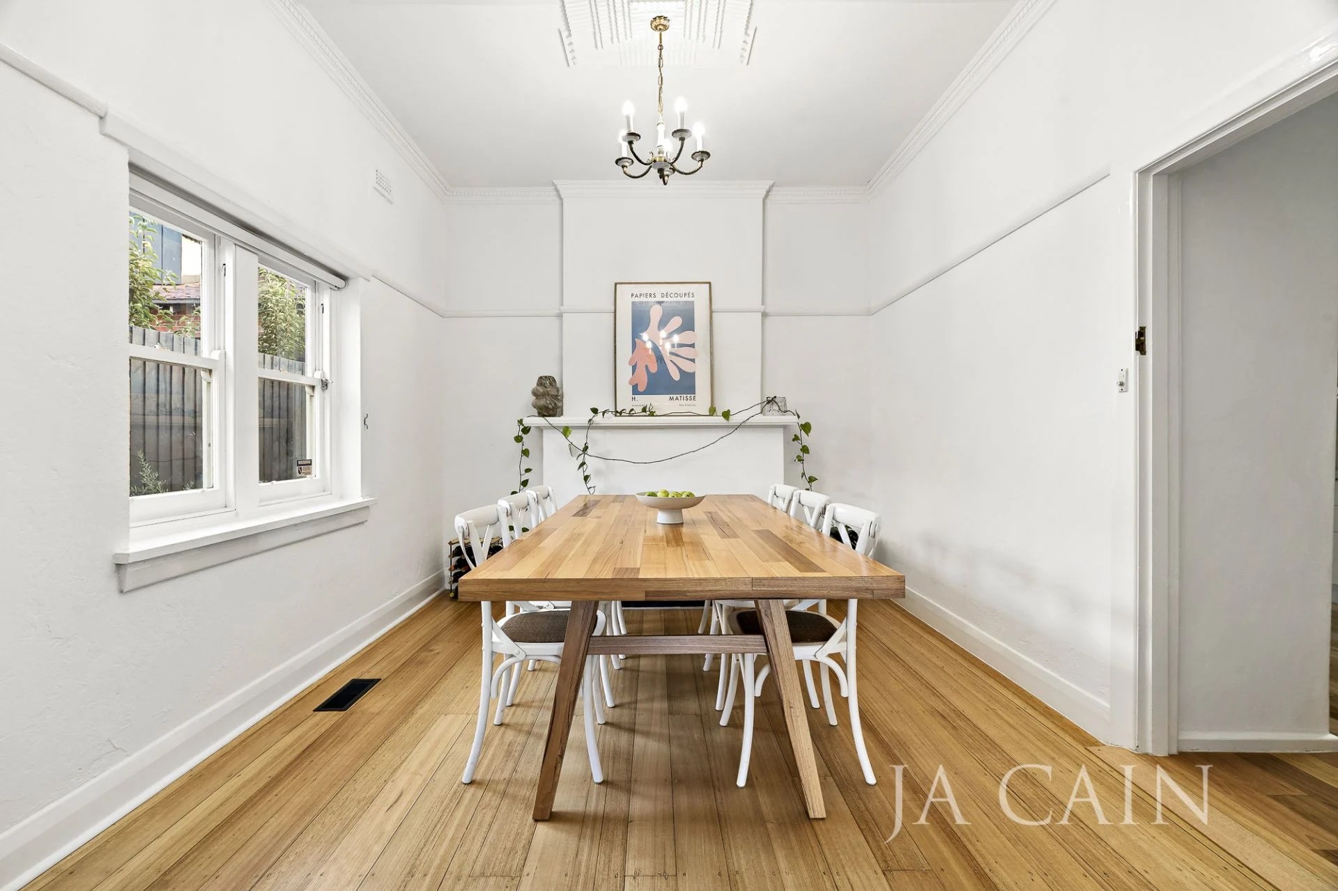 32 Milverton Street, Camberwell J A CAIN Real Estate