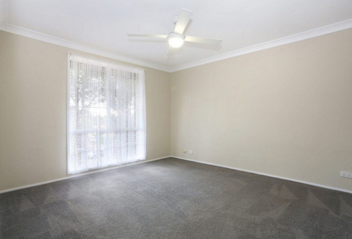 Real Estate For Lease 13 Merryweather Close Minto , NSW