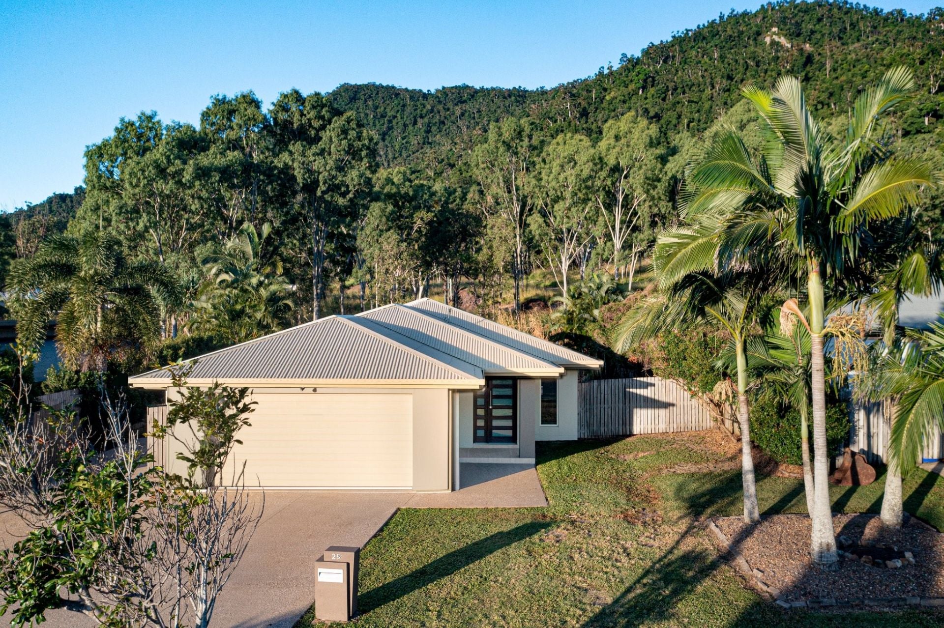 25 Endeavour Circuit, Cannonvale Taylors Property Specialists
