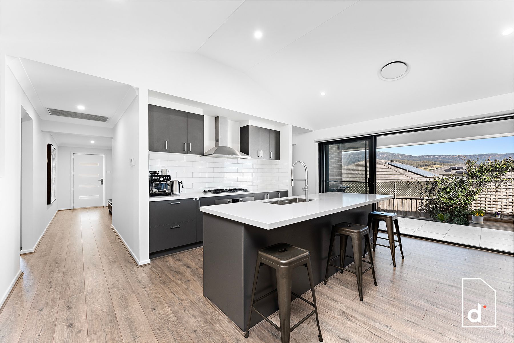 Sold property 975000 for 8 Huskisson Street Tullimbar , NSW 2527