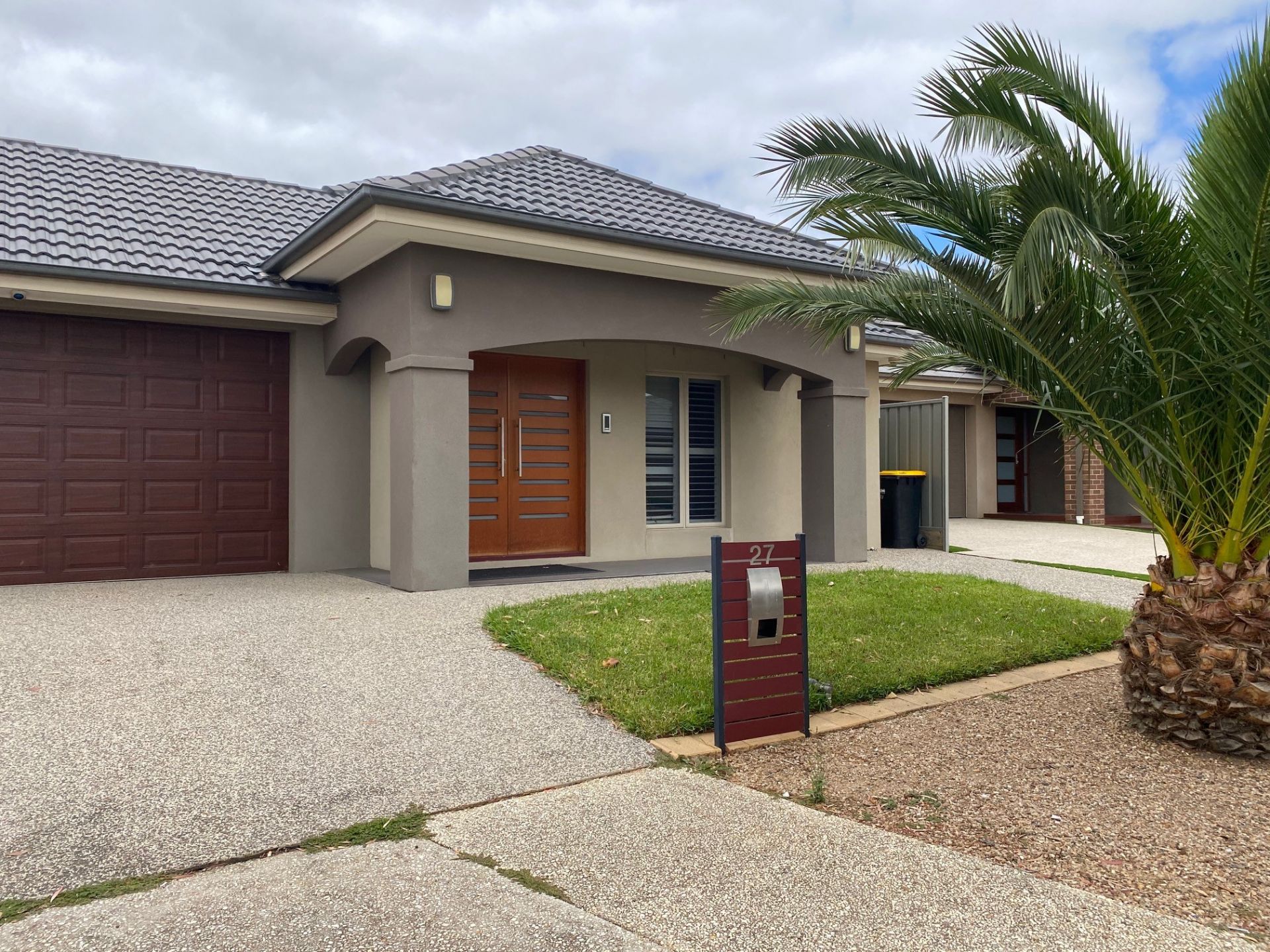 27 Rutherglen Way, CAROLINE SPRINGS Sweeney Estate Agents