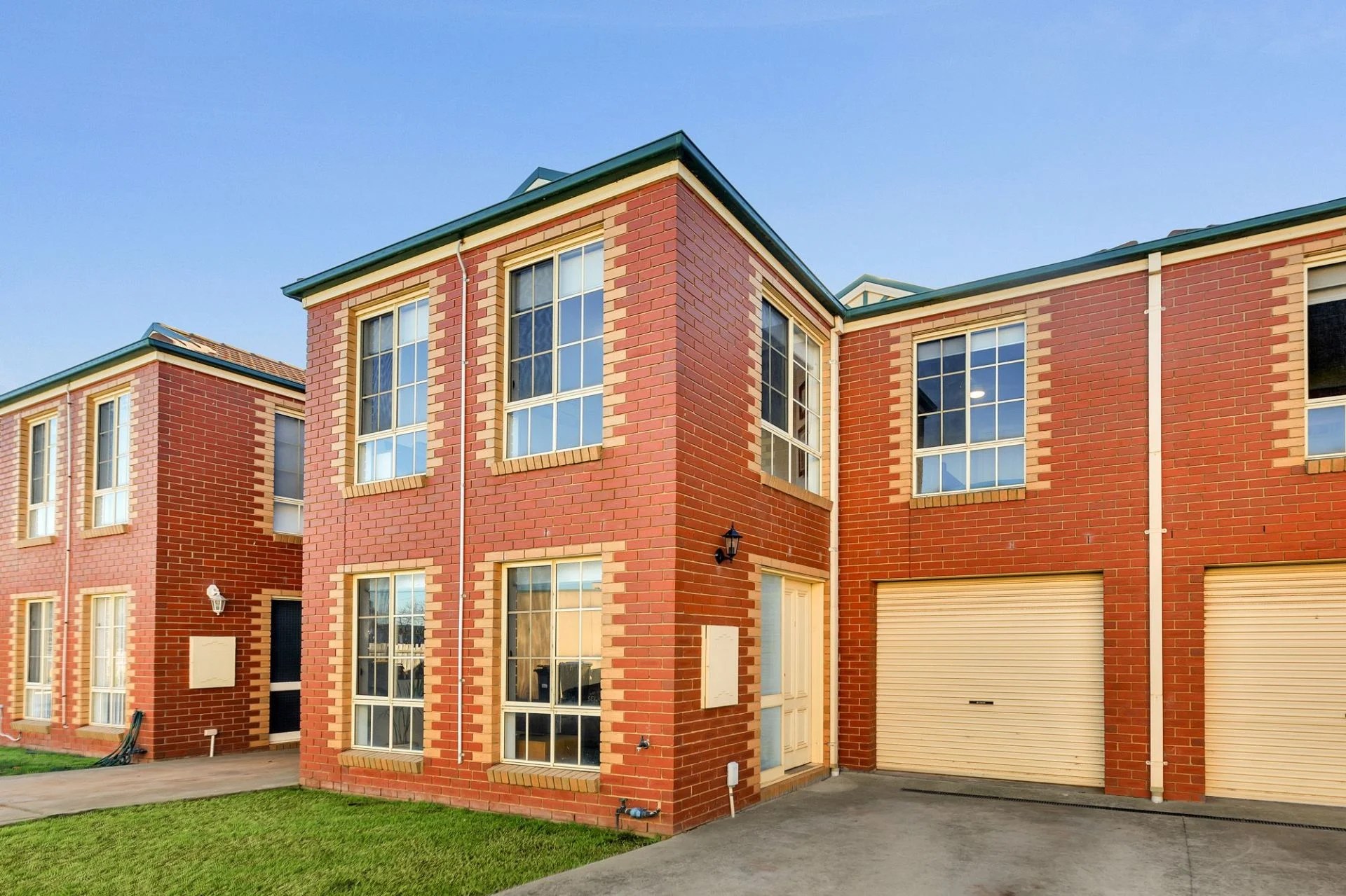 2/9 Rivercoast Road, Werribee South OBrien Real Estate