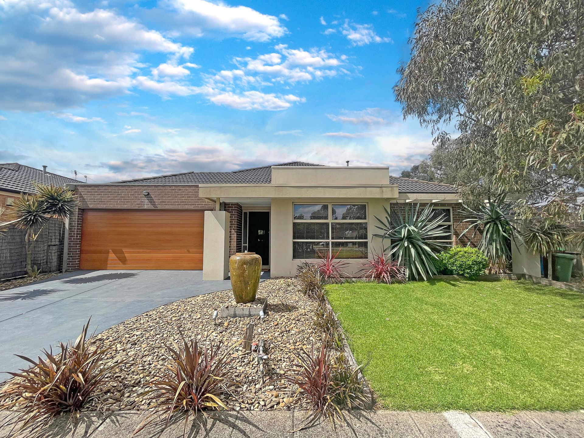 112 Hutchinson Drive, Lynbrook OBrien Real Estate