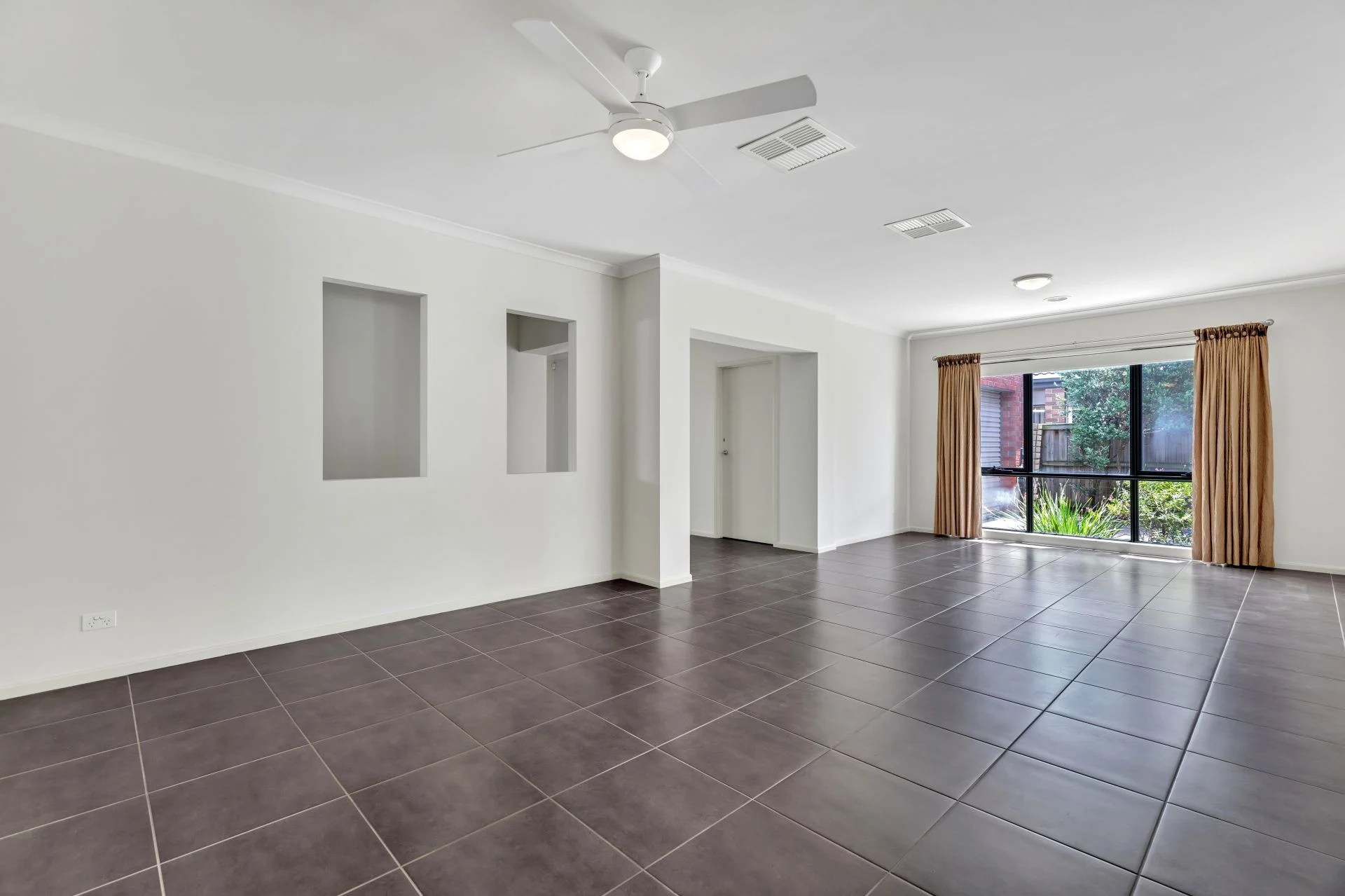 2 Crossway Avenue, Tarneit OBrien Real Estate