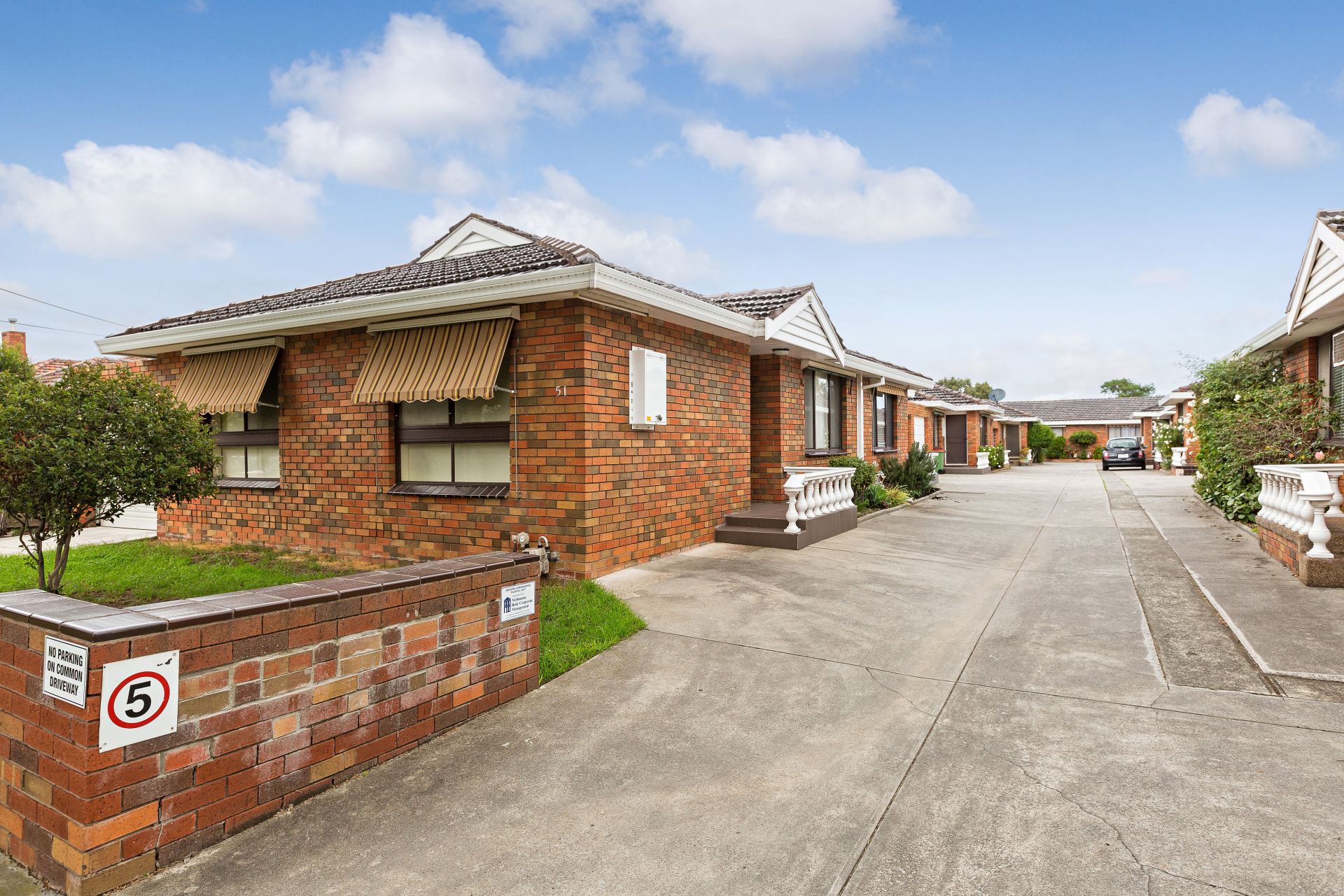 2/5153 Alma Street, West Footscray Sweeney Estate Agents