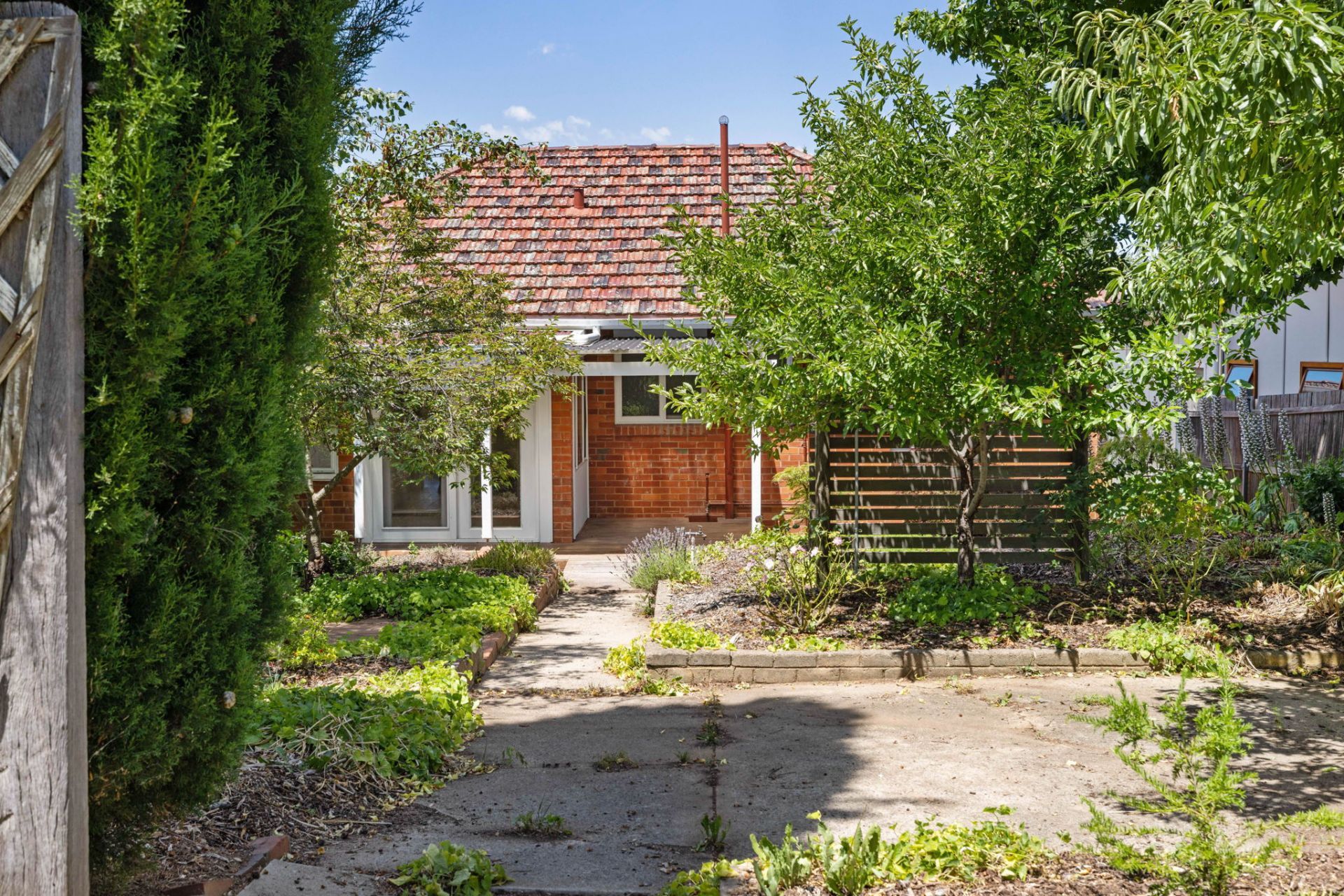 35 The Crescent, Queanbeyan Ian McNamee & Partners Pty Ltd