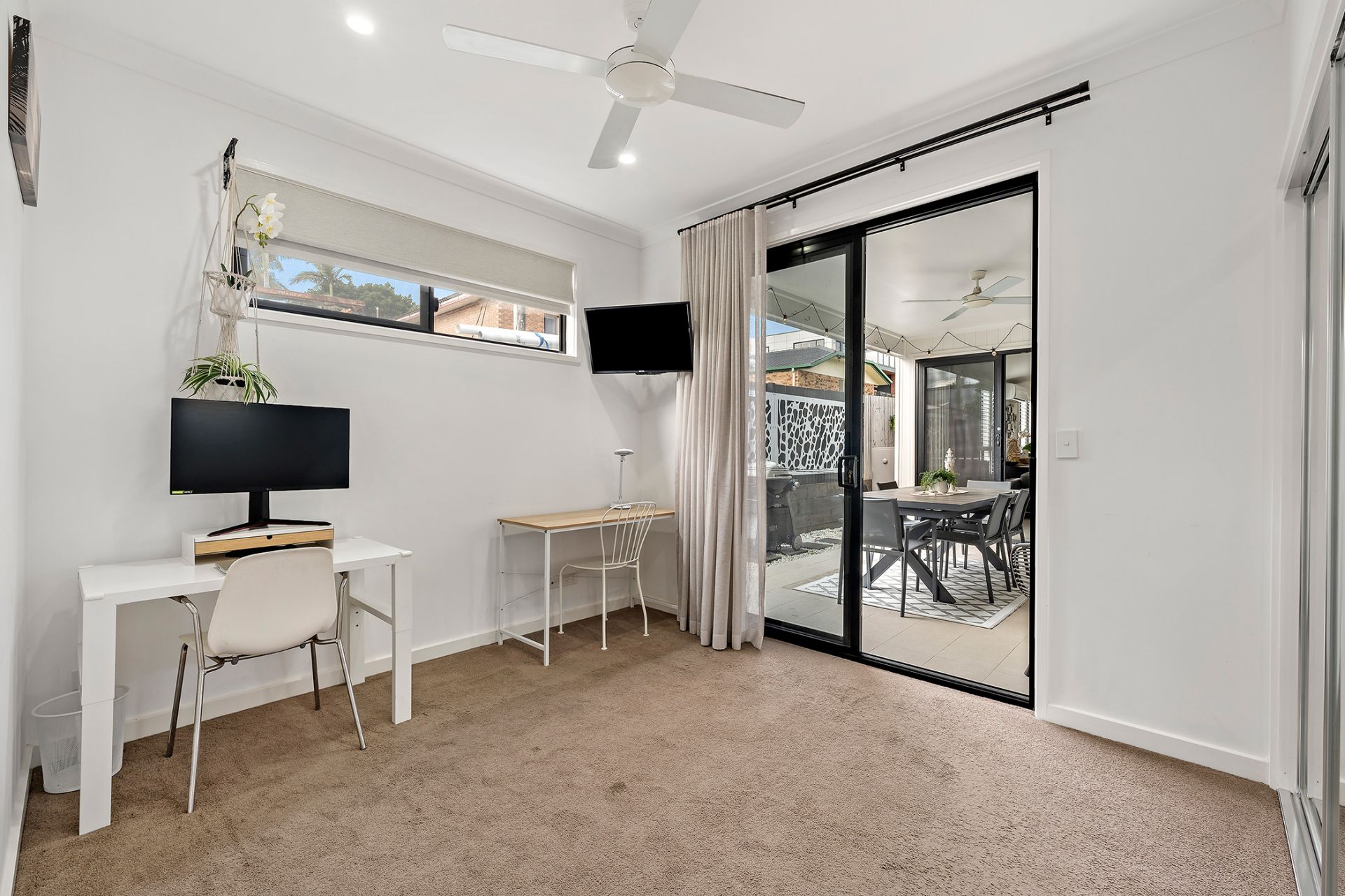 Real Estate For Sale 1/11 Chirn Crescent Labrador , QLD