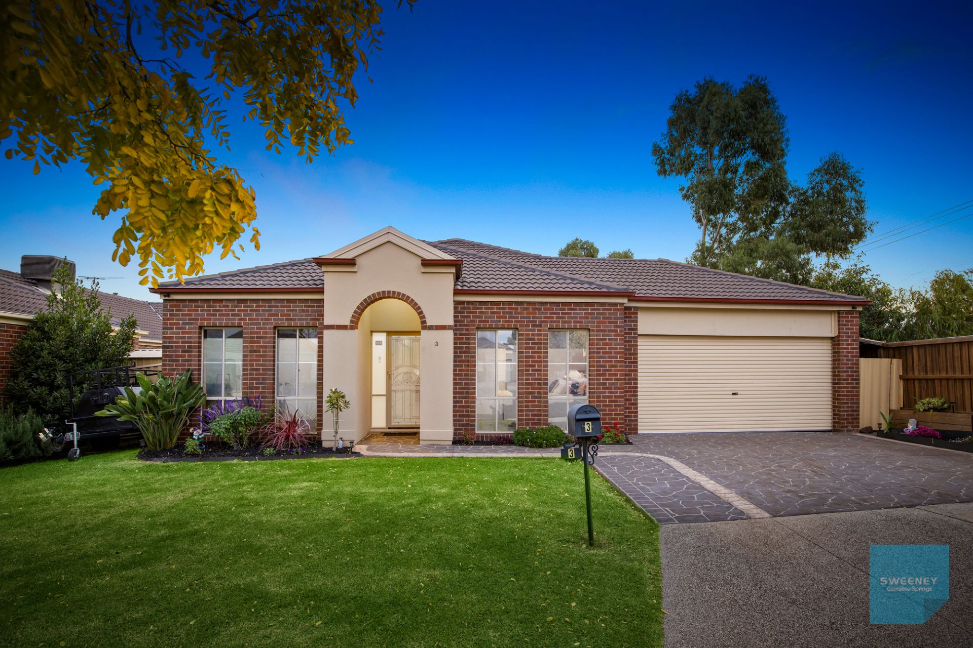 3 Barkly Close, CAROLINE SPRINGS Sweeney Estate Agents
